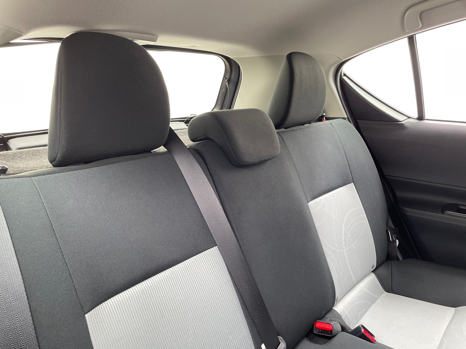 Thumbnail: 2015 Toyota Prius c - 6