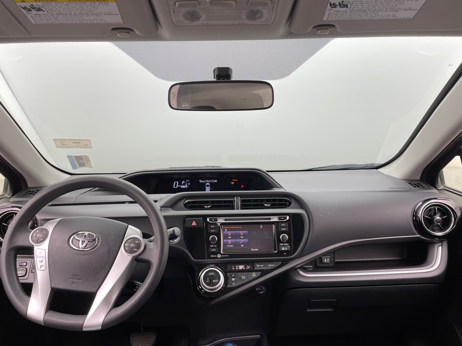 Thumbnail: 2015 Toyota Prius c - 3