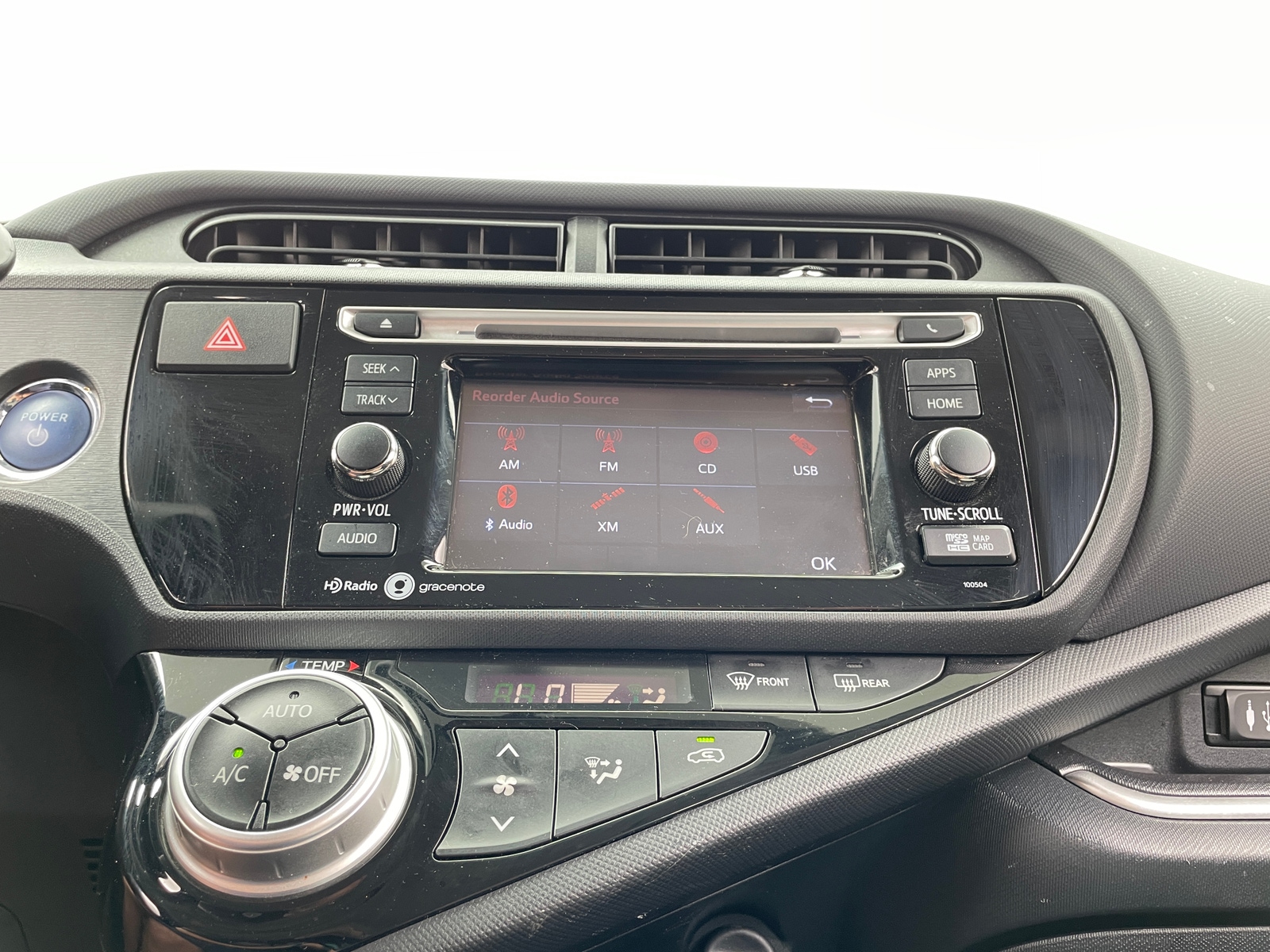 Thumbnail: 2015 Toyota Prius c - 4