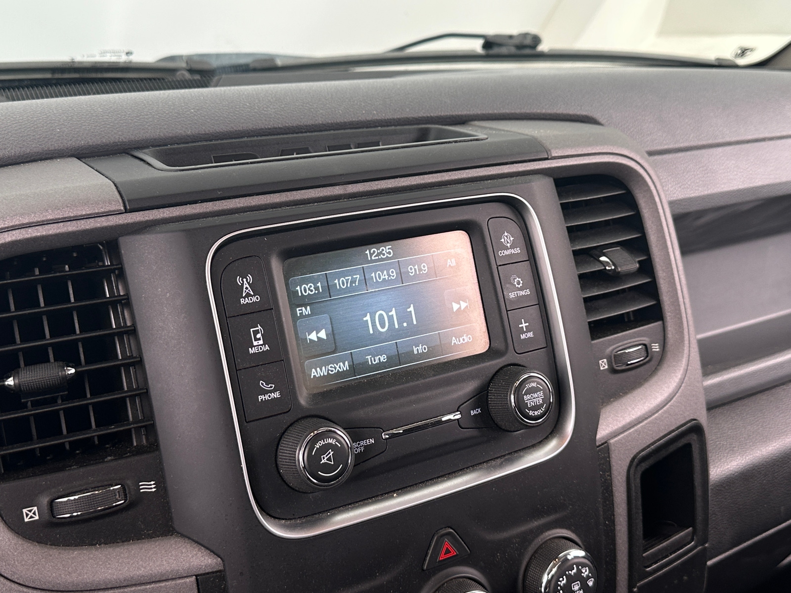 Thumbnail: 2019 RAM 1500 Classic - 4