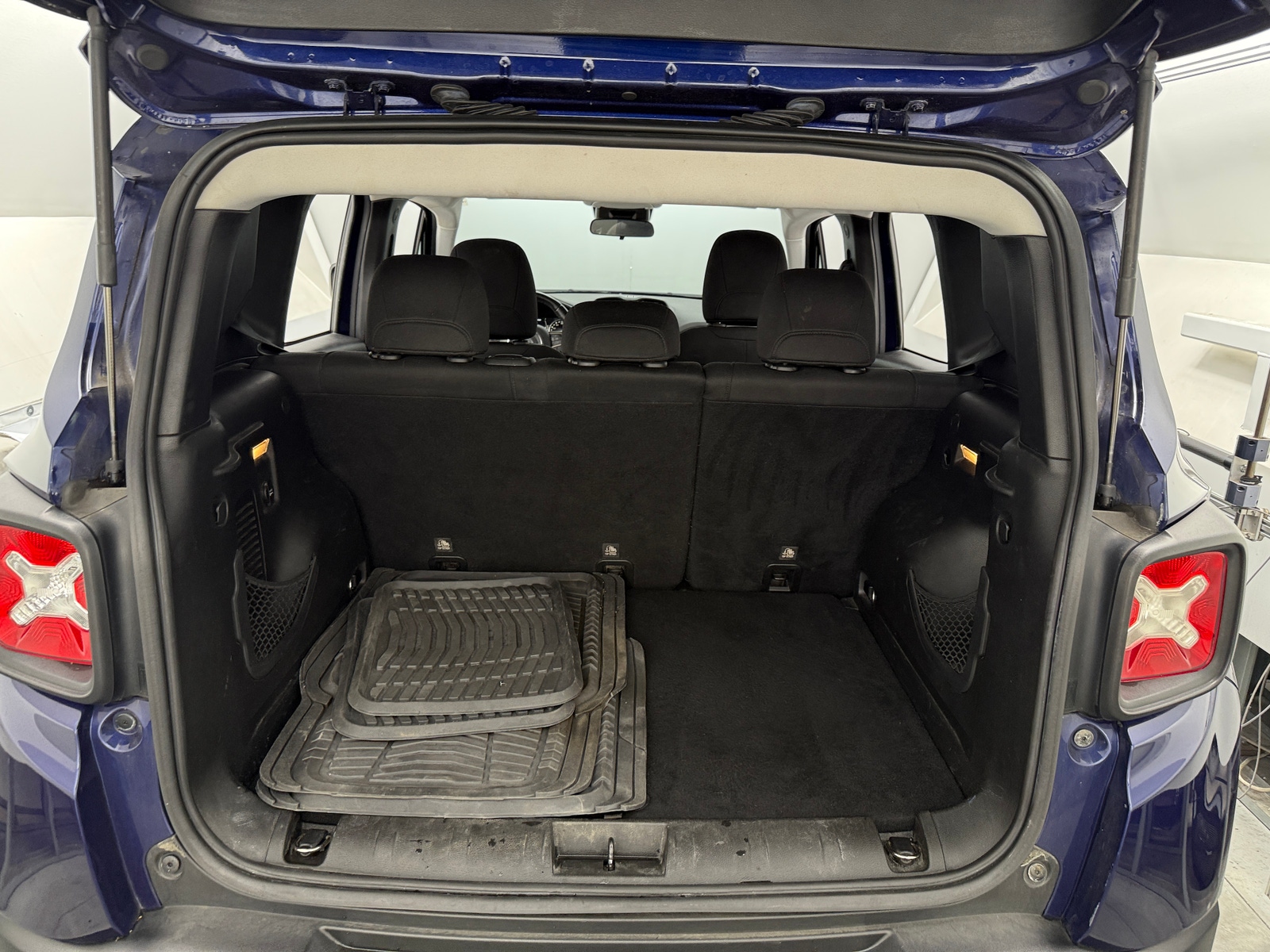 Thumbnail: 2016 Jeep Renegade - 7