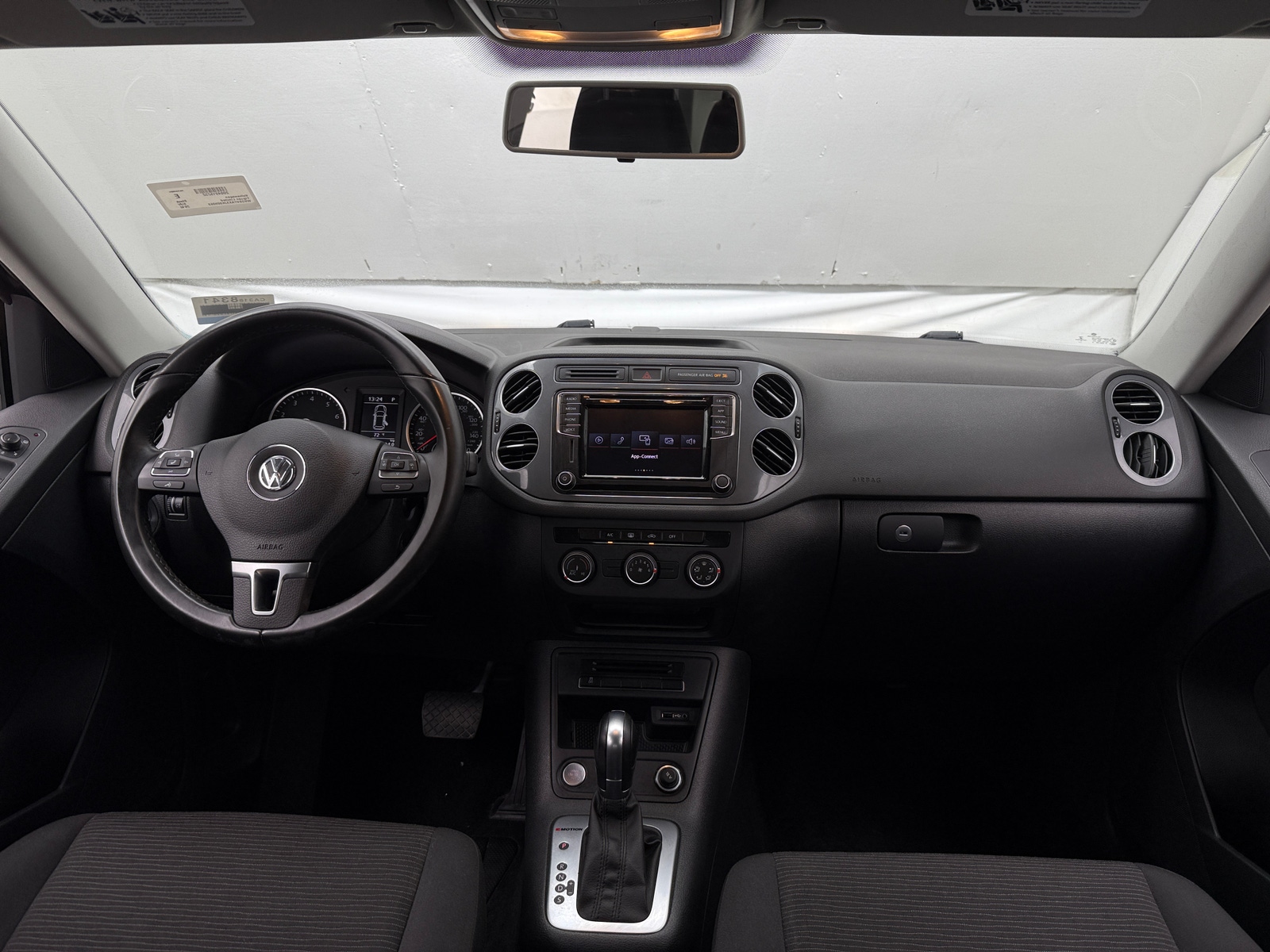 Thumbnail: 2018 Volkswagen Tiguan - 3