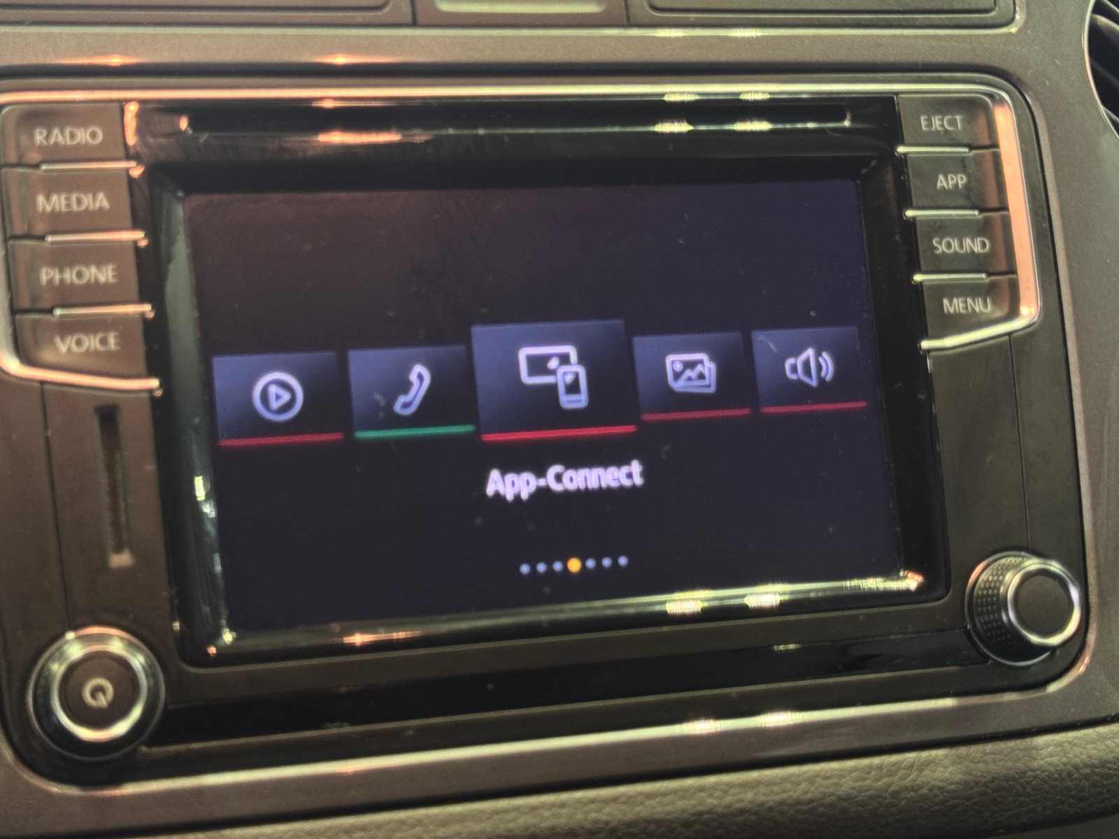 Thumbnail: 2018 Volkswagen Tiguan - 4
