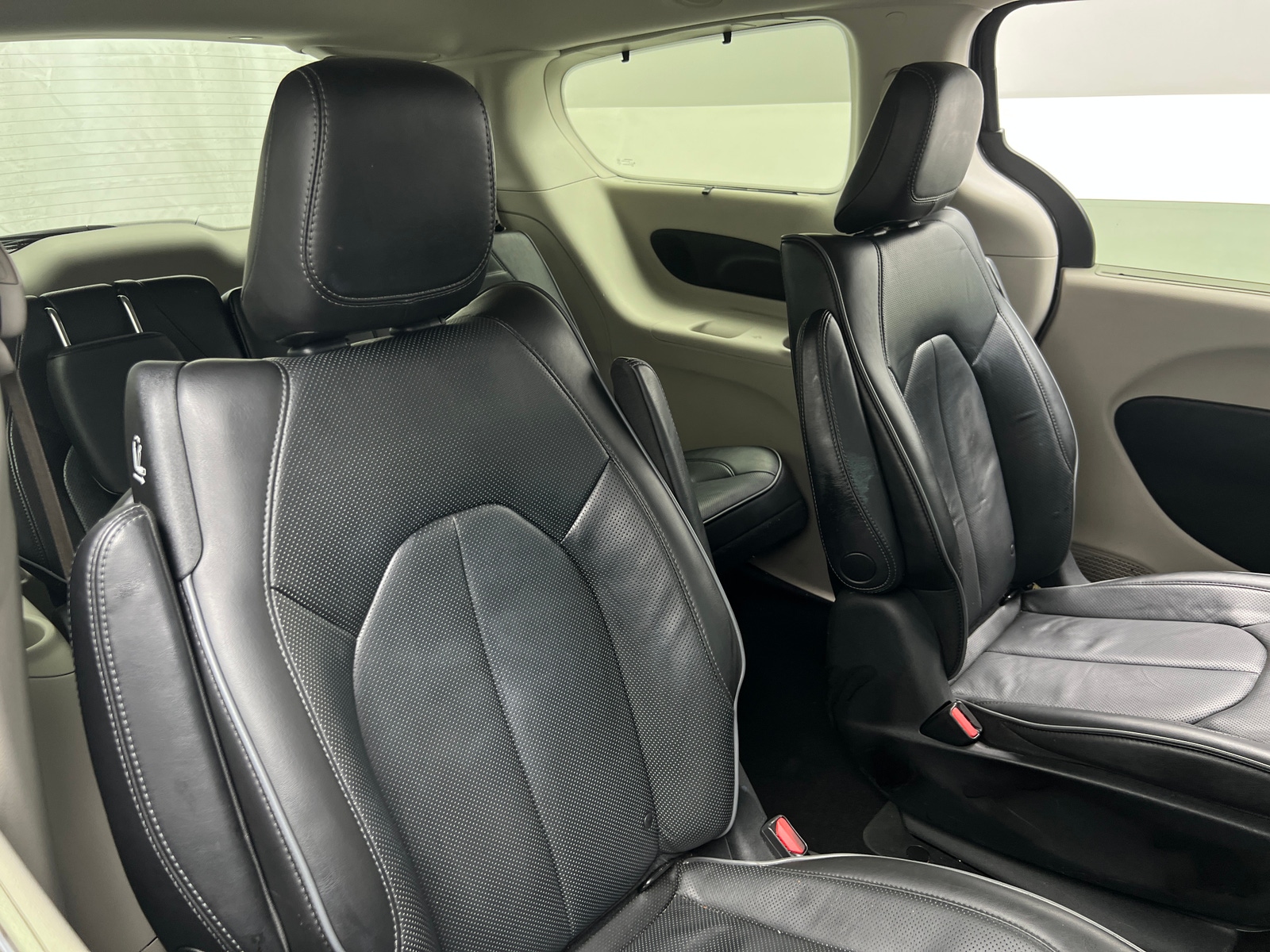 Thumbnail: 2018 Chrysler Pacifica - 5