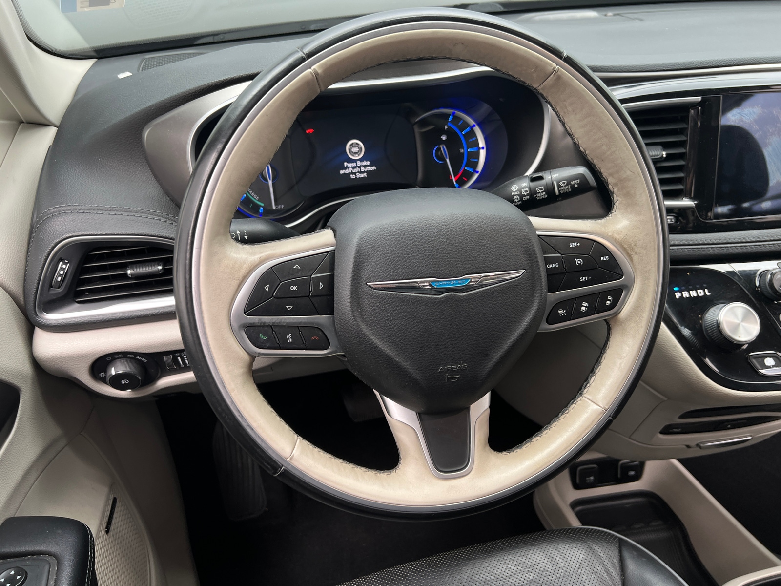 Thumbnail: 2018 Chrysler Pacifica - 4