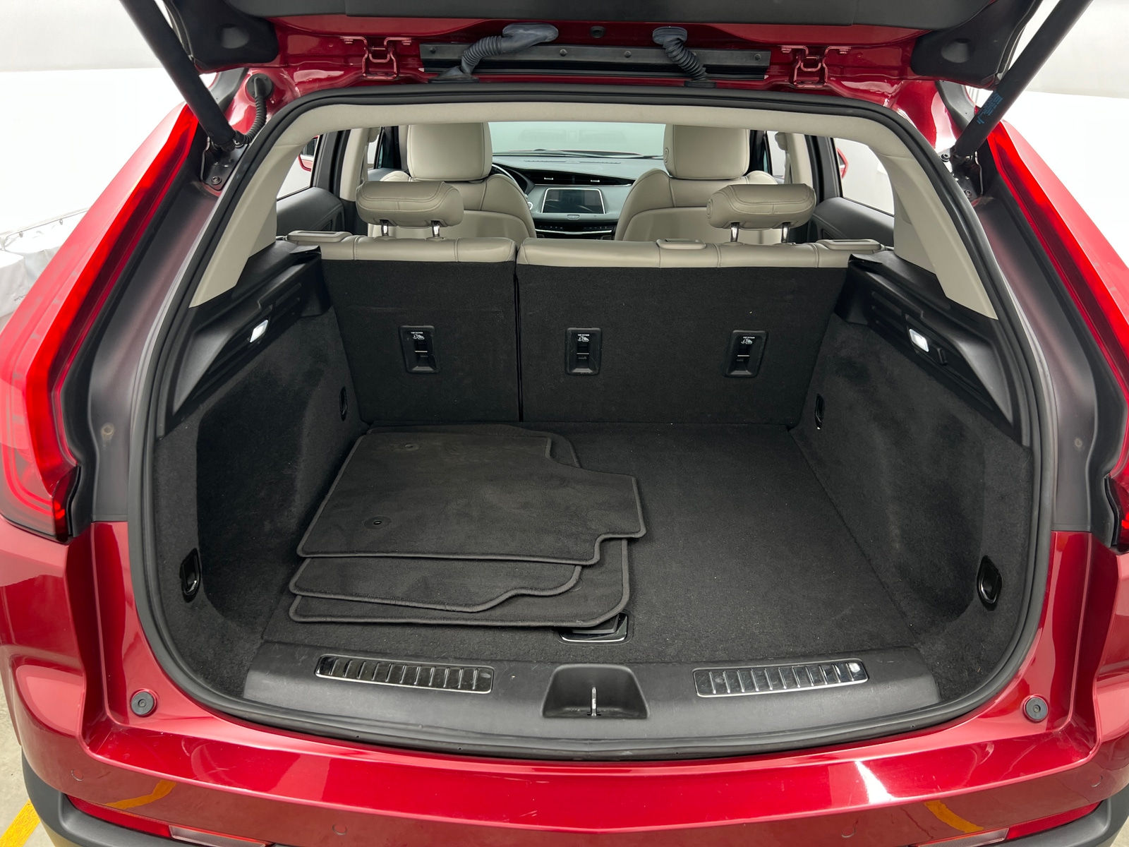 Thumbnail: 2019 Cadillac XT4 - 6