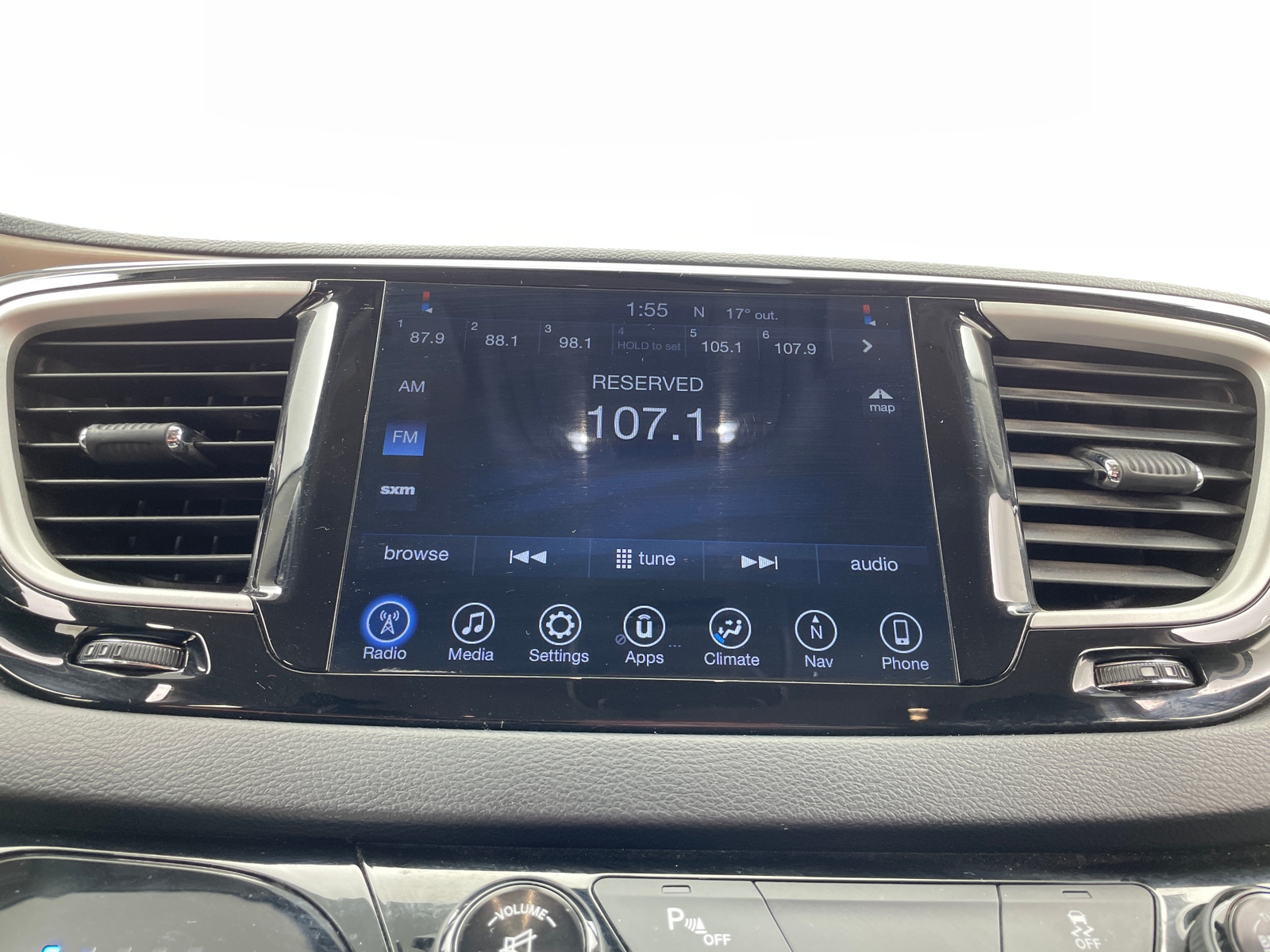 Thumbnail: 2017 Chrysler Pacifica - 4