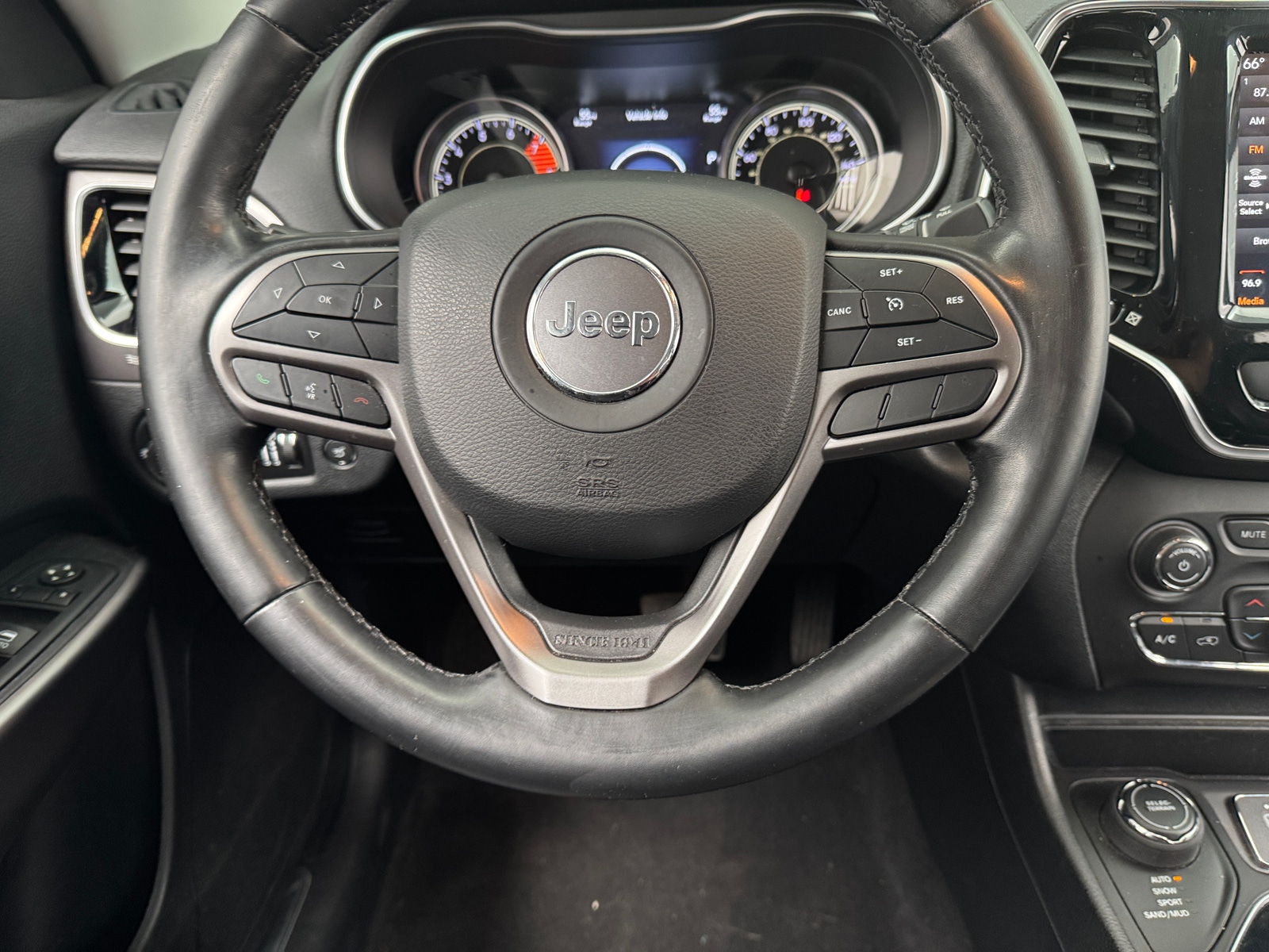 Thumbnail: 2020 Jeep Cherokee - 4