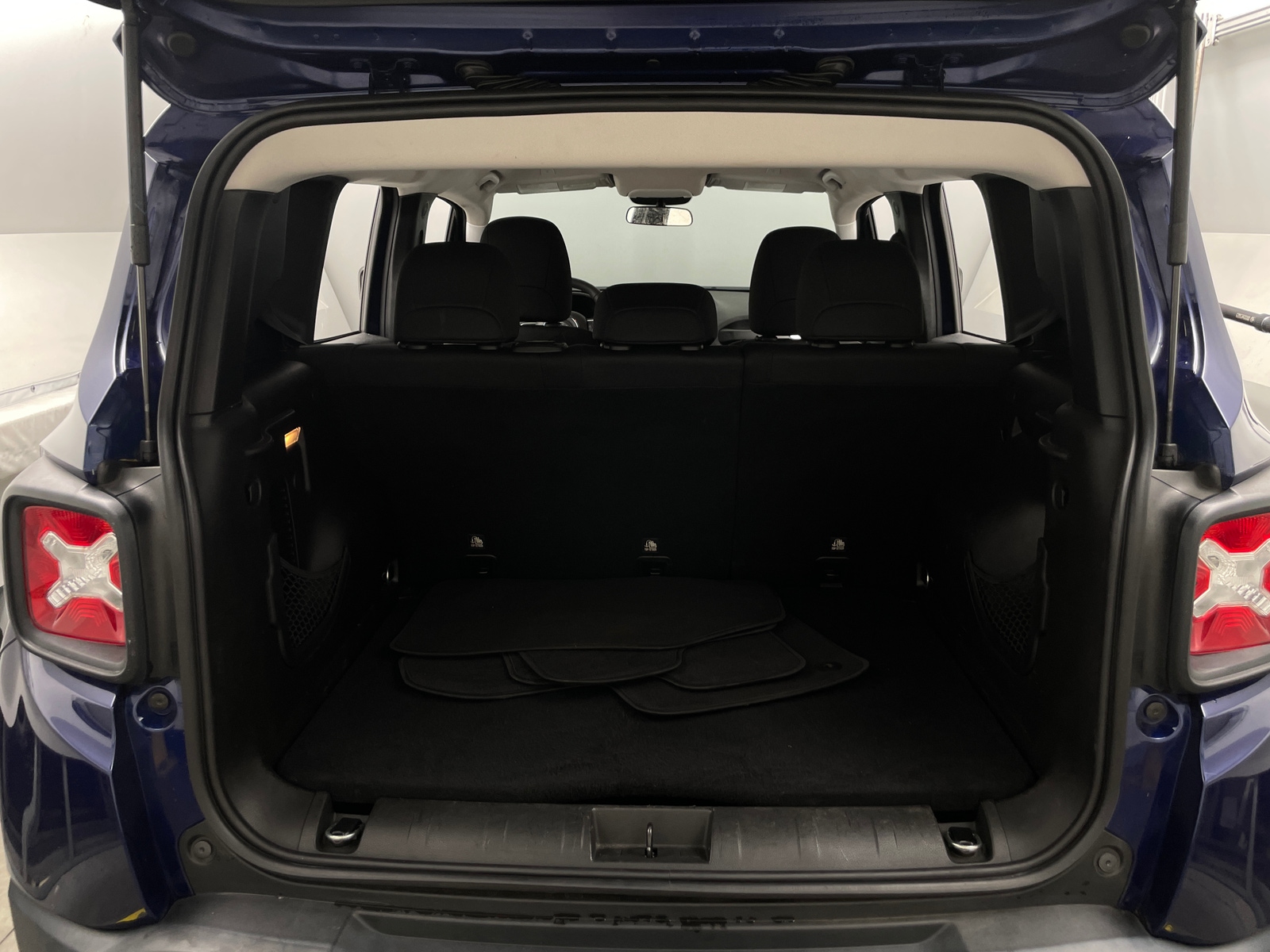 Thumbnail: 2018 Jeep Renegade - 7