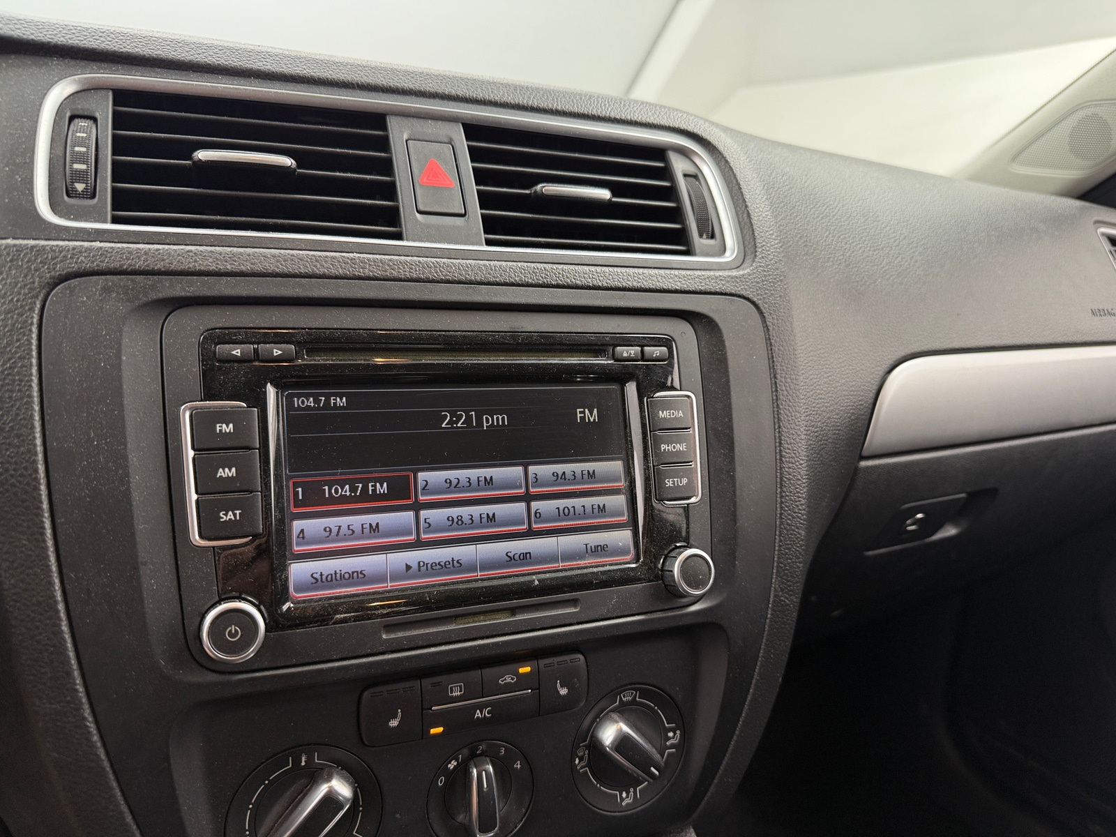 Thumbnail: 2013 Volkswagen Jetta - 3