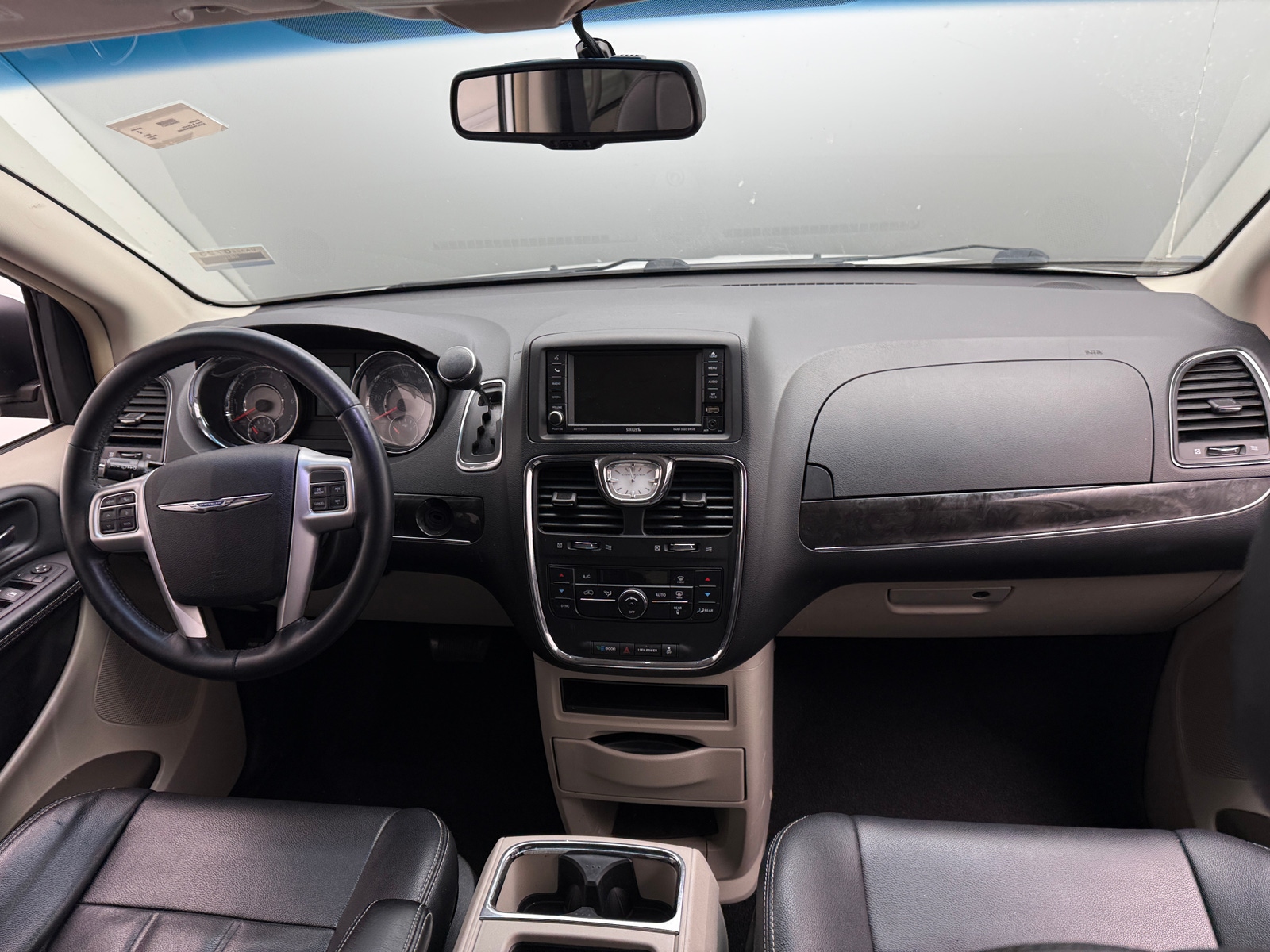 Thumbnail: 2015 Chrysler Town & Country - 2