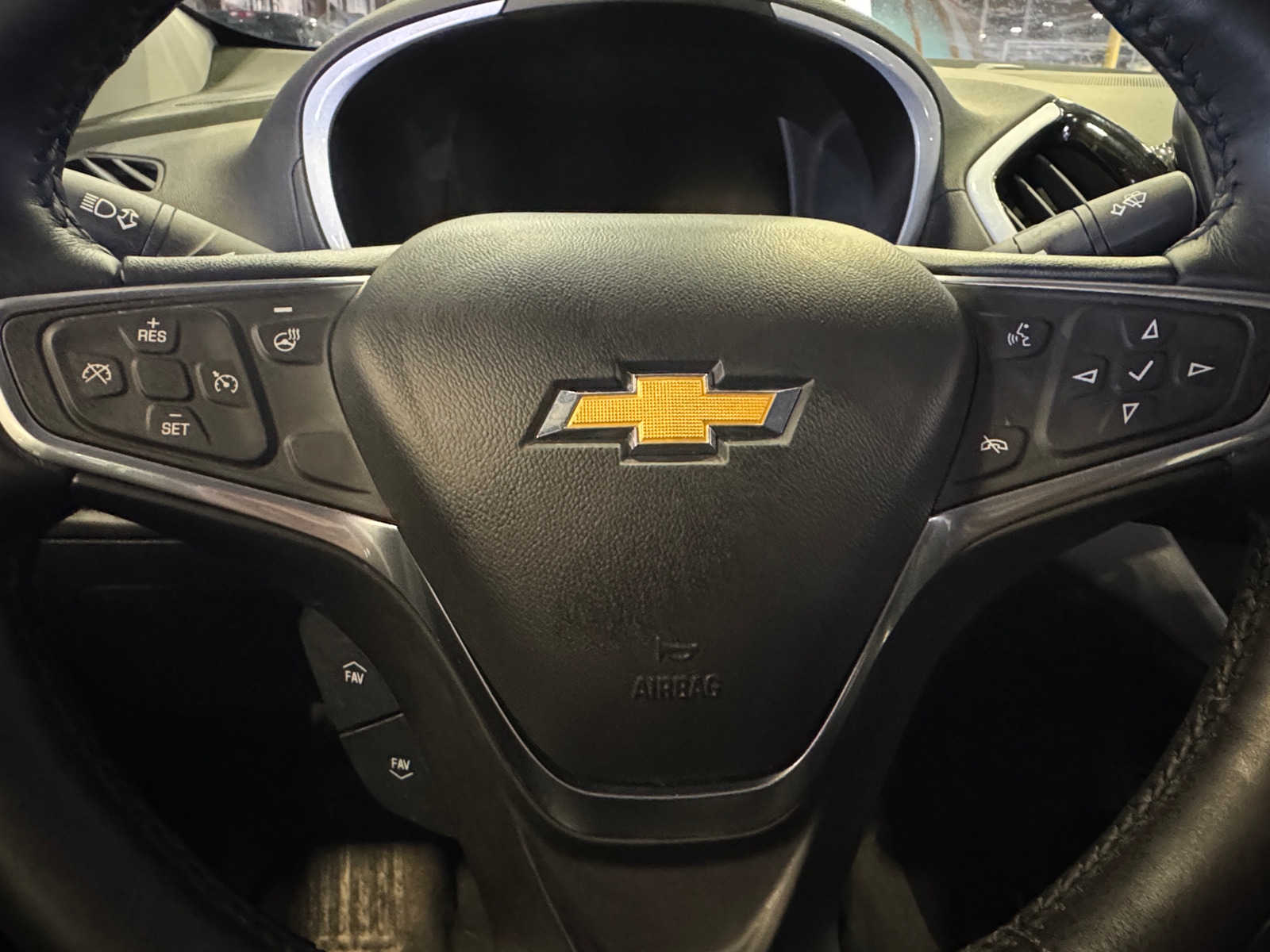 Thumbnail: 2017 Chevrolet Volt - 5