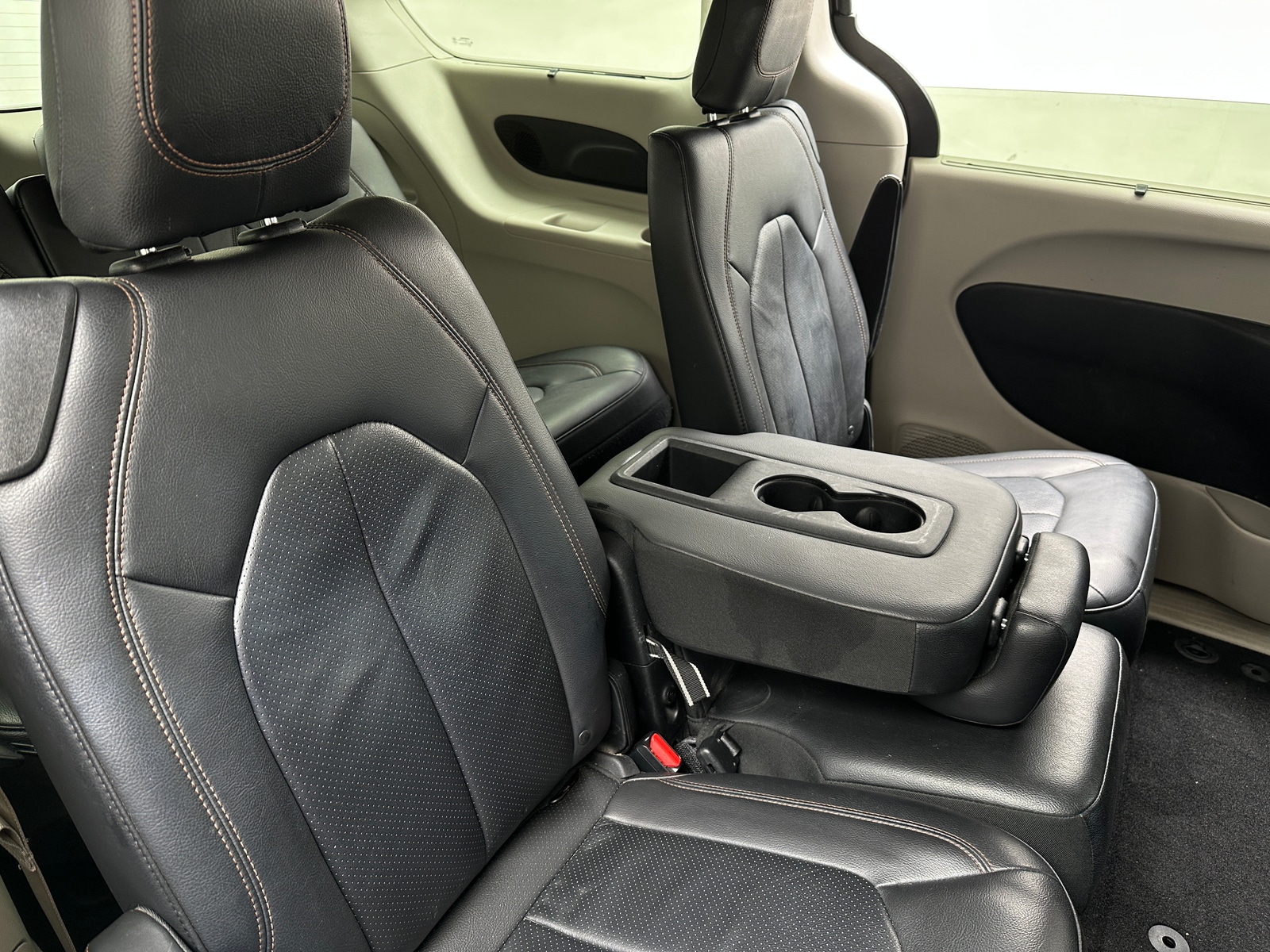 Thumbnail: 2017 Chrysler Pacifica - 5