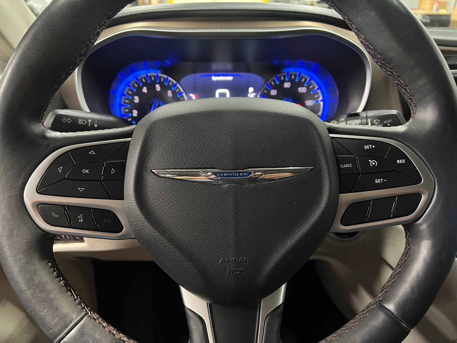 Thumbnail: 2017 Chrysler Pacifica - 4