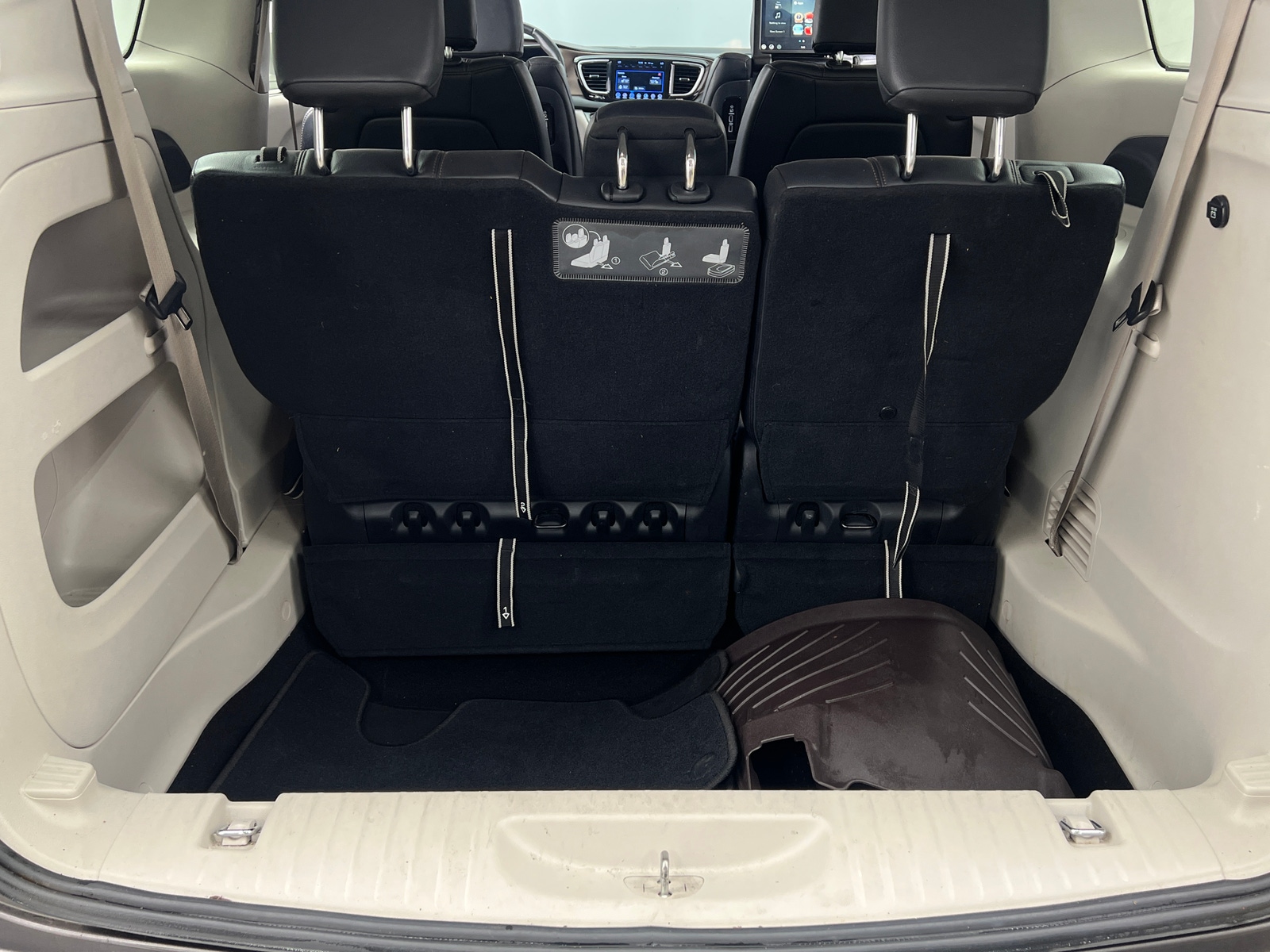 Thumbnail: 2017 Chrysler Pacifica - 6