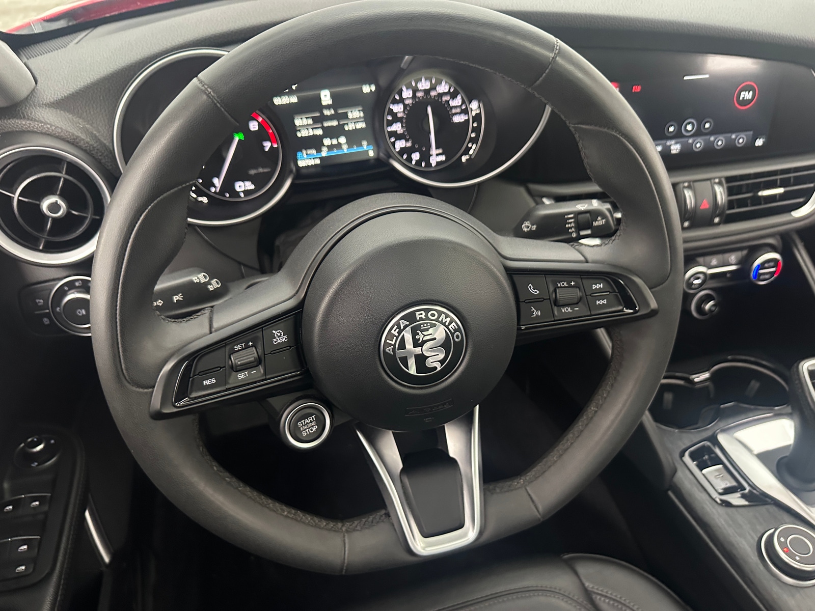 Thumbnail: 2021 Alfa Romeo Giulia - 4