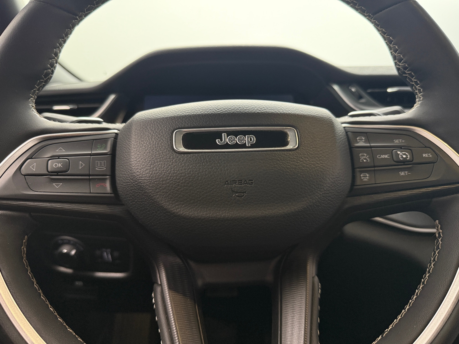 Thumbnail: 2024 Jeep Grand Cherokee L - 5