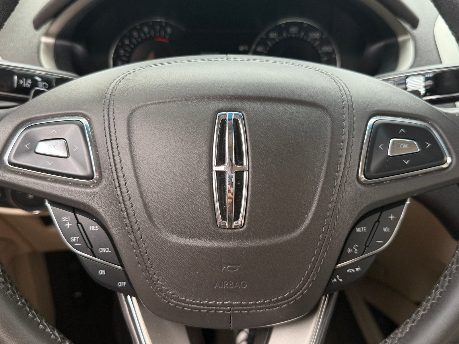 Thumbnail: 2019 Lincoln MKZ - 4