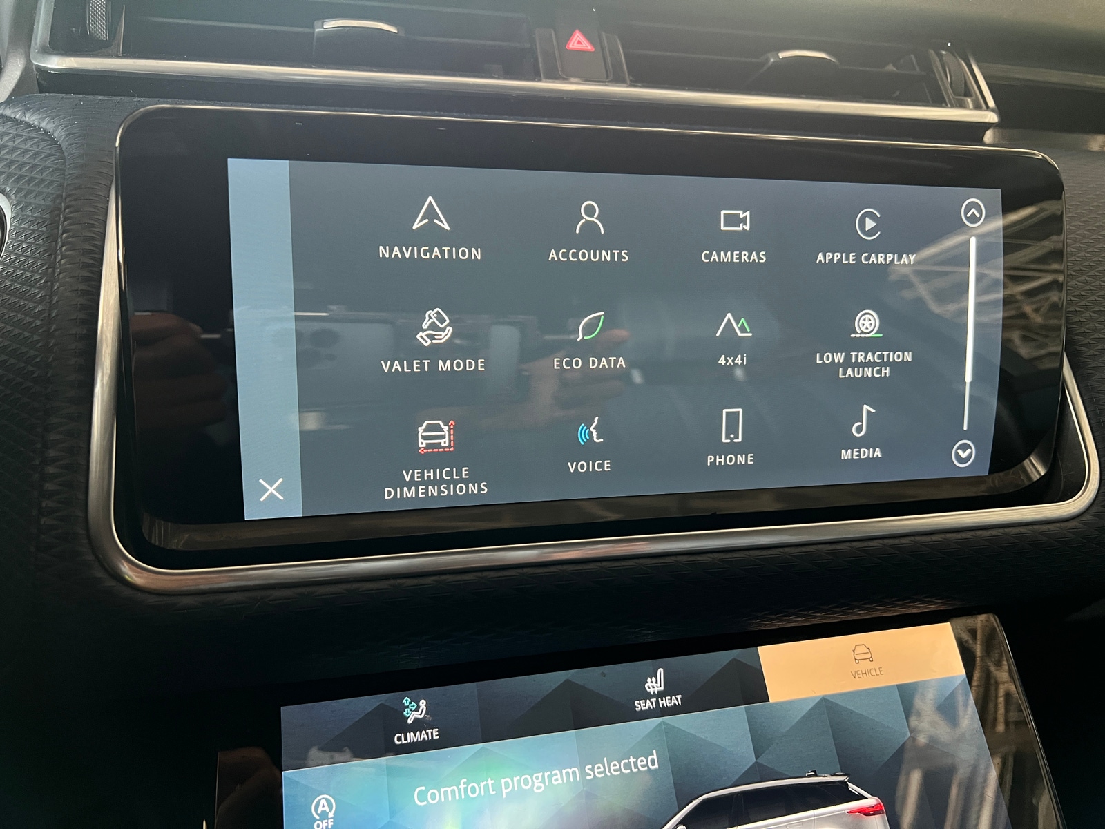 Thumbnail: 2021 Land Rover Range Rover Velar - 3
