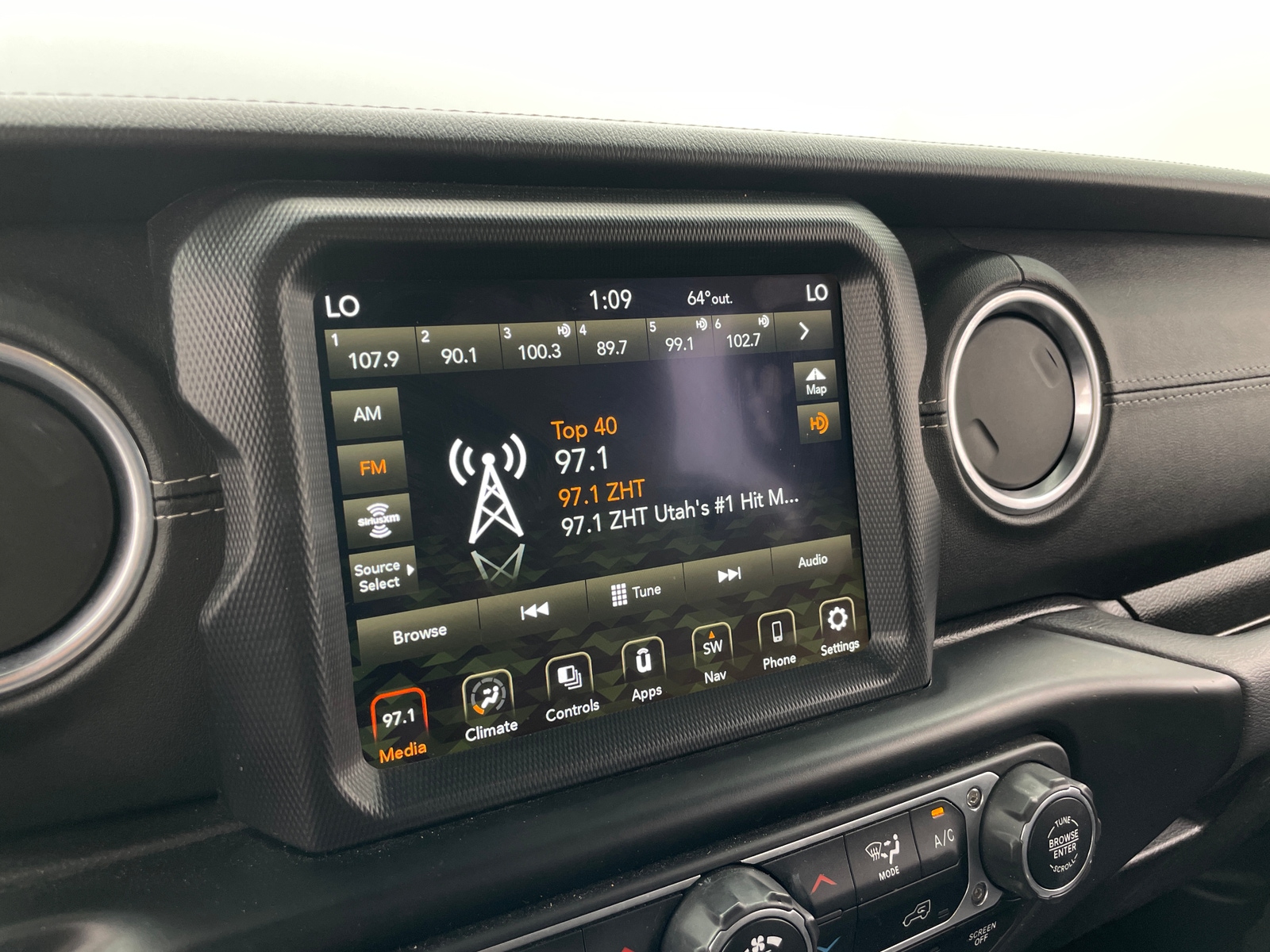 Thumbnail: 2021 Jeep Wrangler - 3