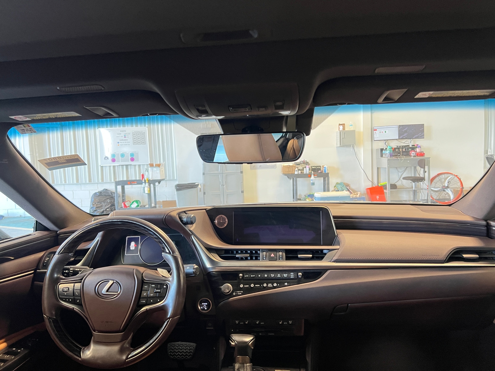 Thumbnail: 2021 Lexus ES - 2