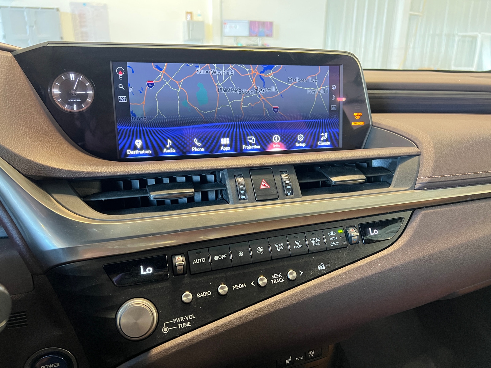 Thumbnail: 2021 Lexus ES - 3