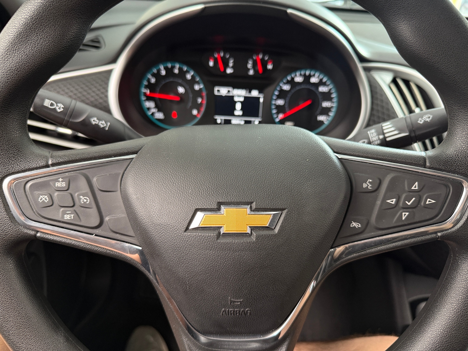 Thumbnail: 2017 Chevrolet Malibu - 5