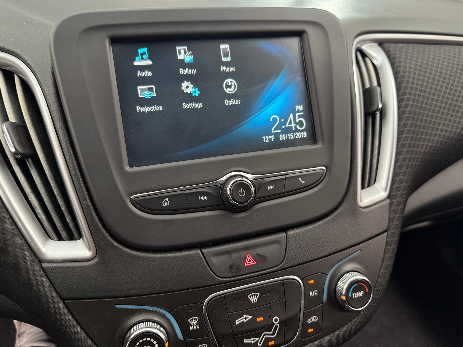 Thumbnail: 2017 Chevrolet Malibu - 4