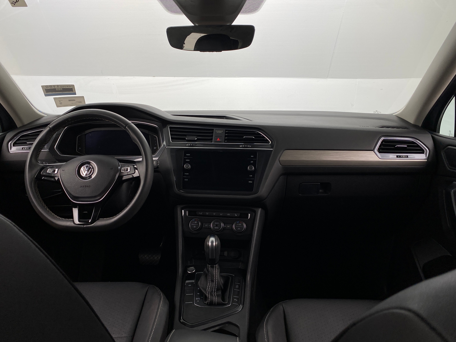 Thumbnail: 2021 Volkswagen Tiguan - 2