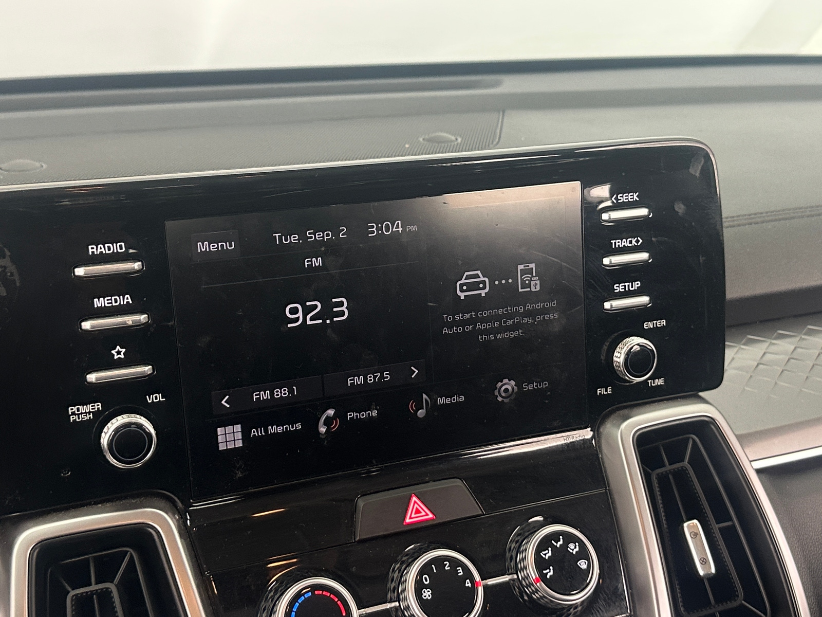 Thumbnail: 2023 Kia Sorento - 4
