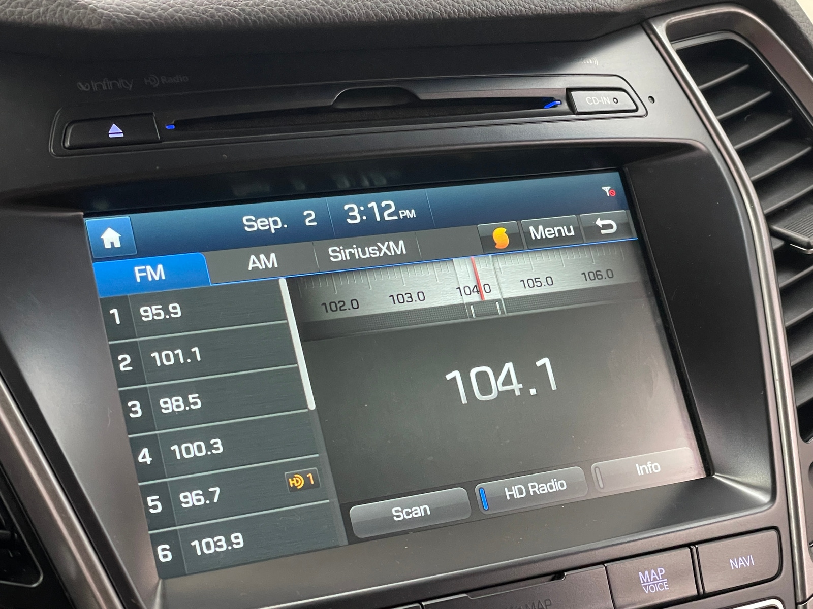 Thumbnail: 2018 Hyundai Santa Fe - 3