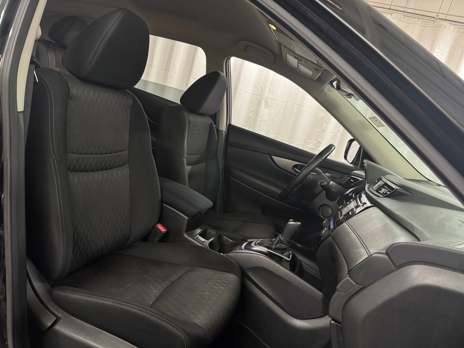 Thumbnail: 2017 Nissan Rogue - 2