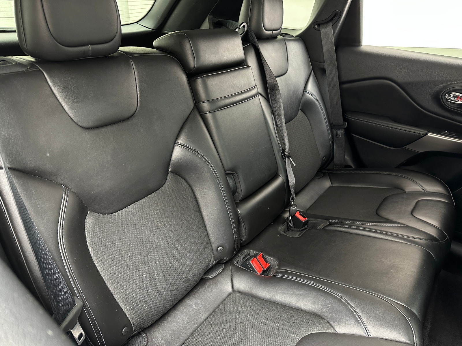 Thumbnail: 2019 Jeep Cherokee - 6