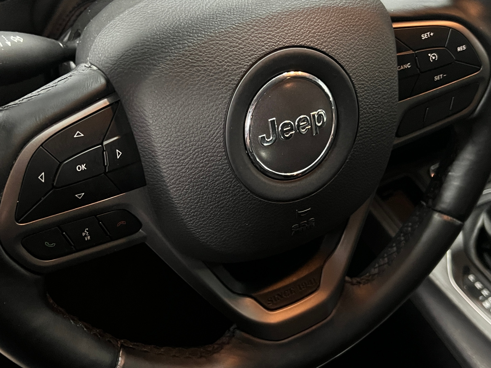 Thumbnail: 2019 Jeep Cherokee - 5