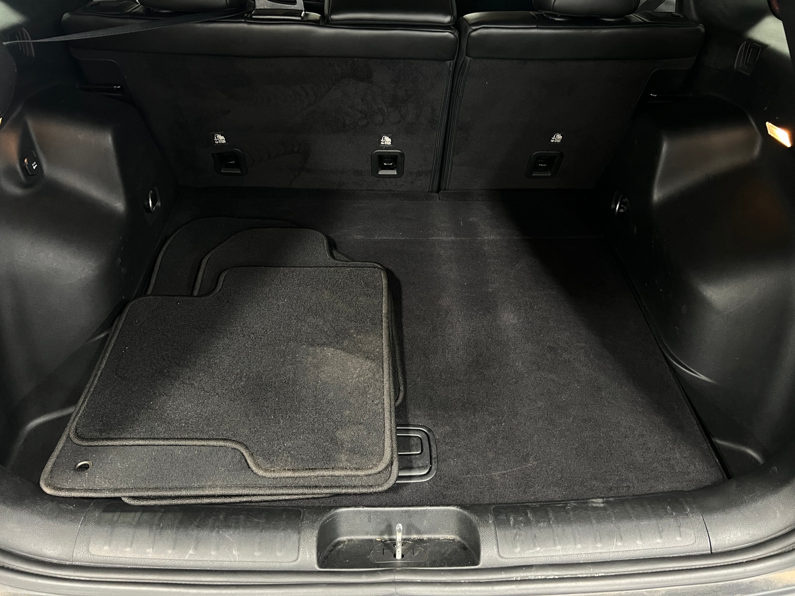Thumbnail: 2019 Jeep Cherokee - 7