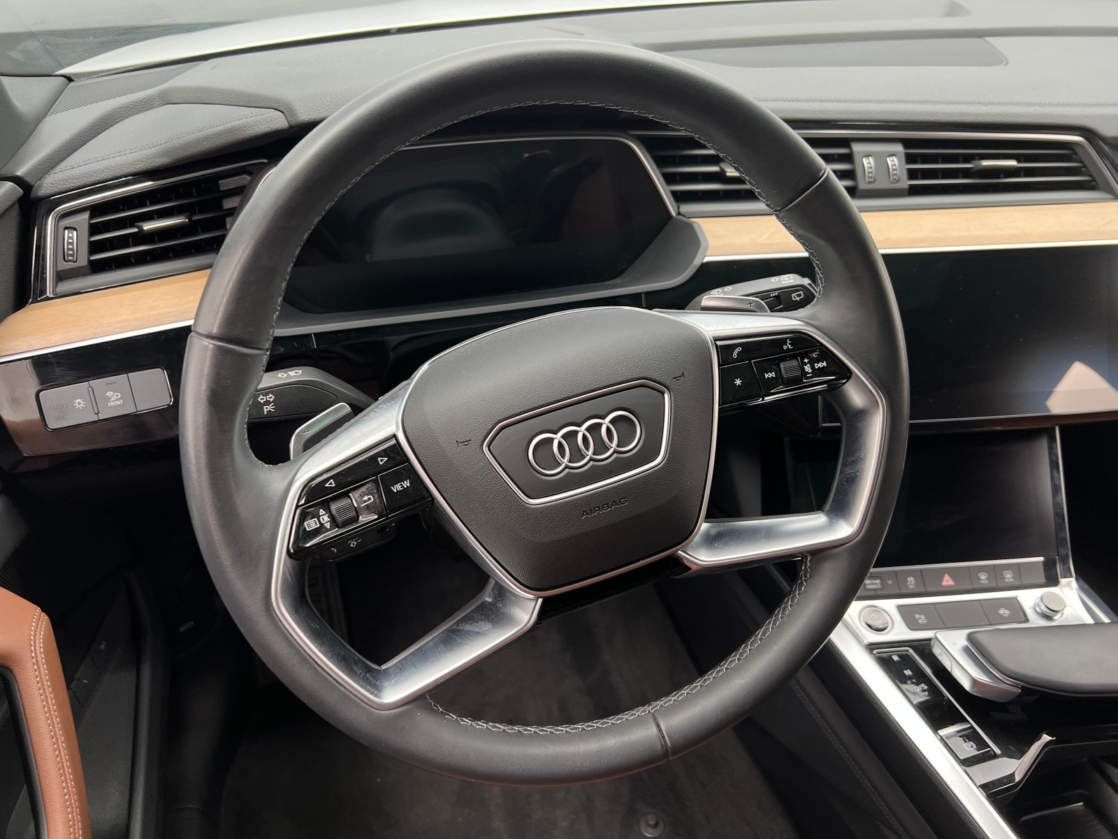 Thumbnail: 2024 Audi Q8 e-tron - 4