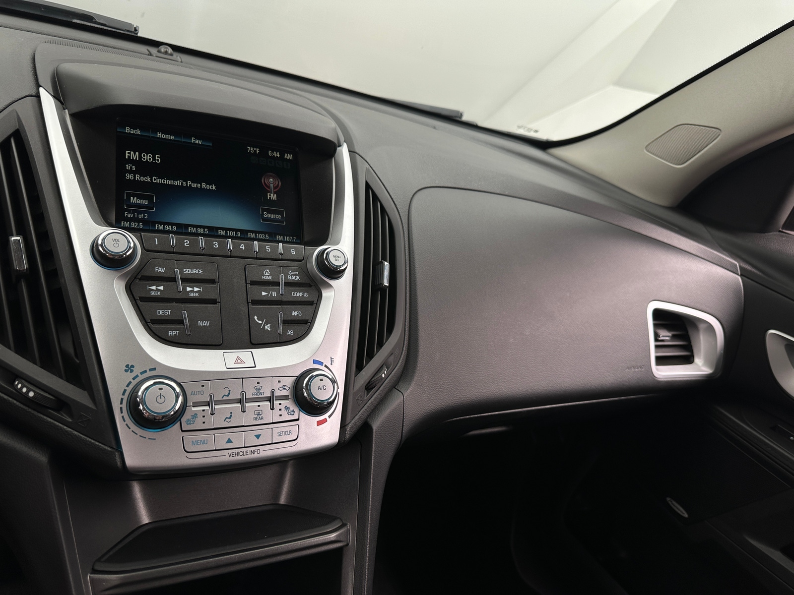 Thumbnail: 2016 Chevrolet Equinox - 3