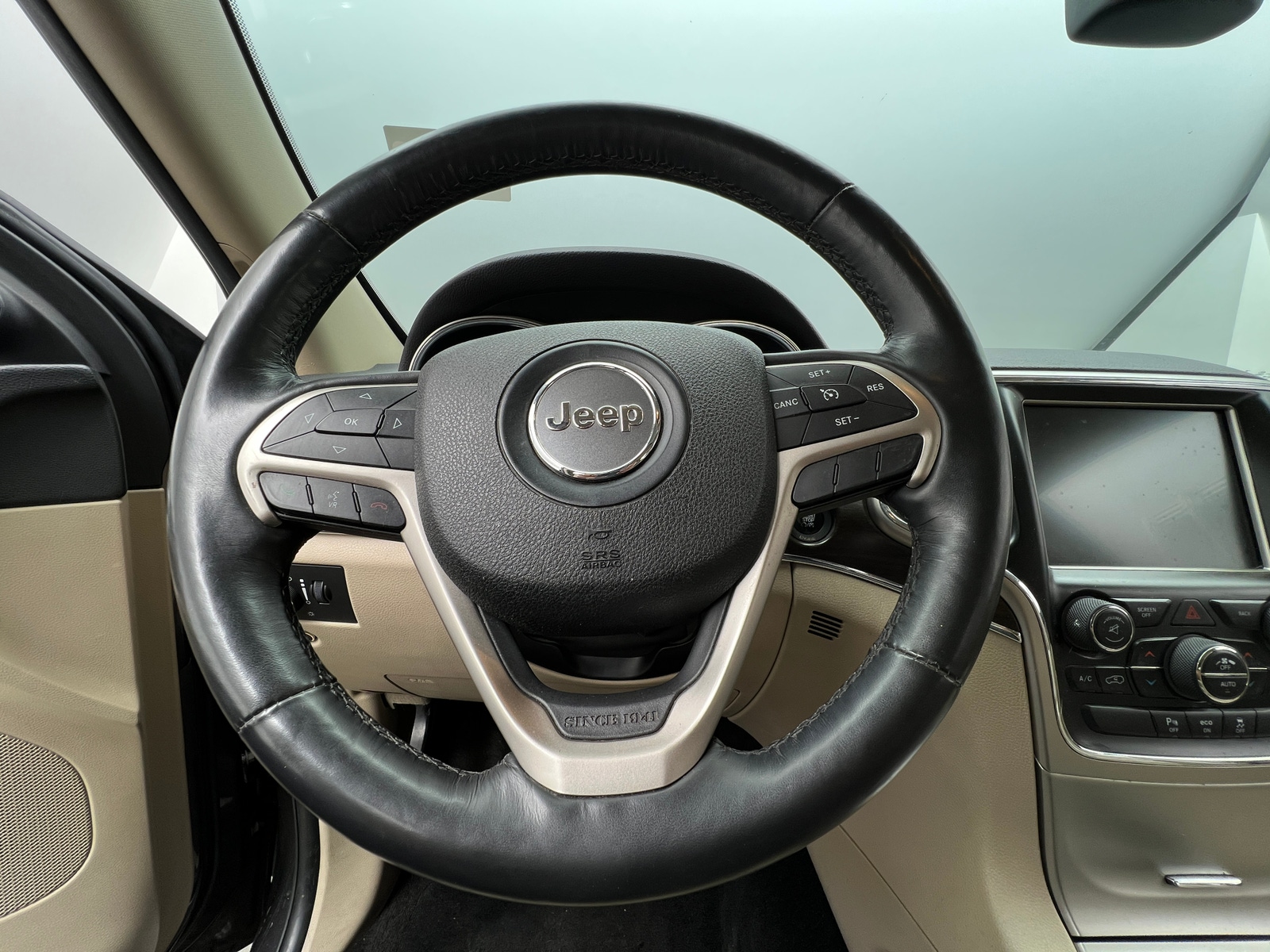 Thumbnail: 2015 Jeep Grand Cherokee - 4