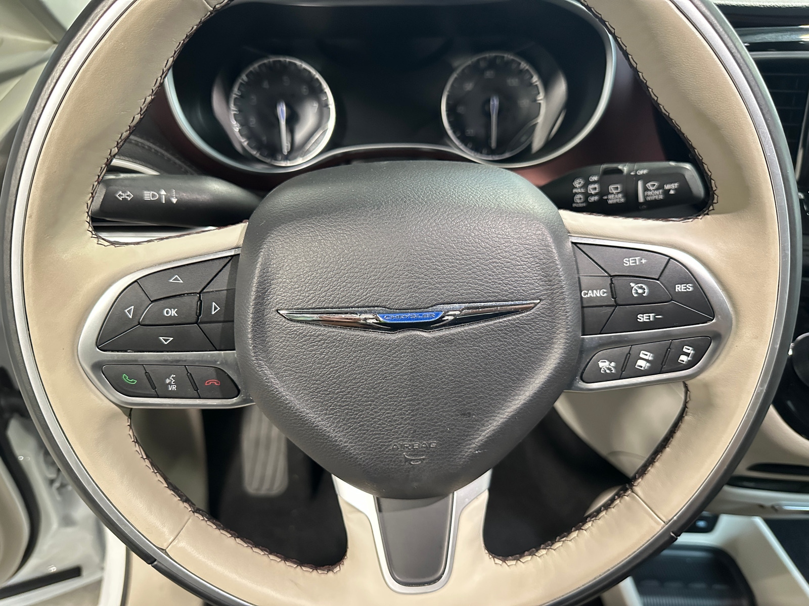 Thumbnail: 2017 Chrysler Pacifica - 4
