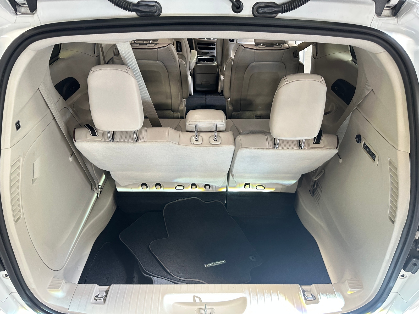 Thumbnail: 2017 Chrysler Pacifica - 6