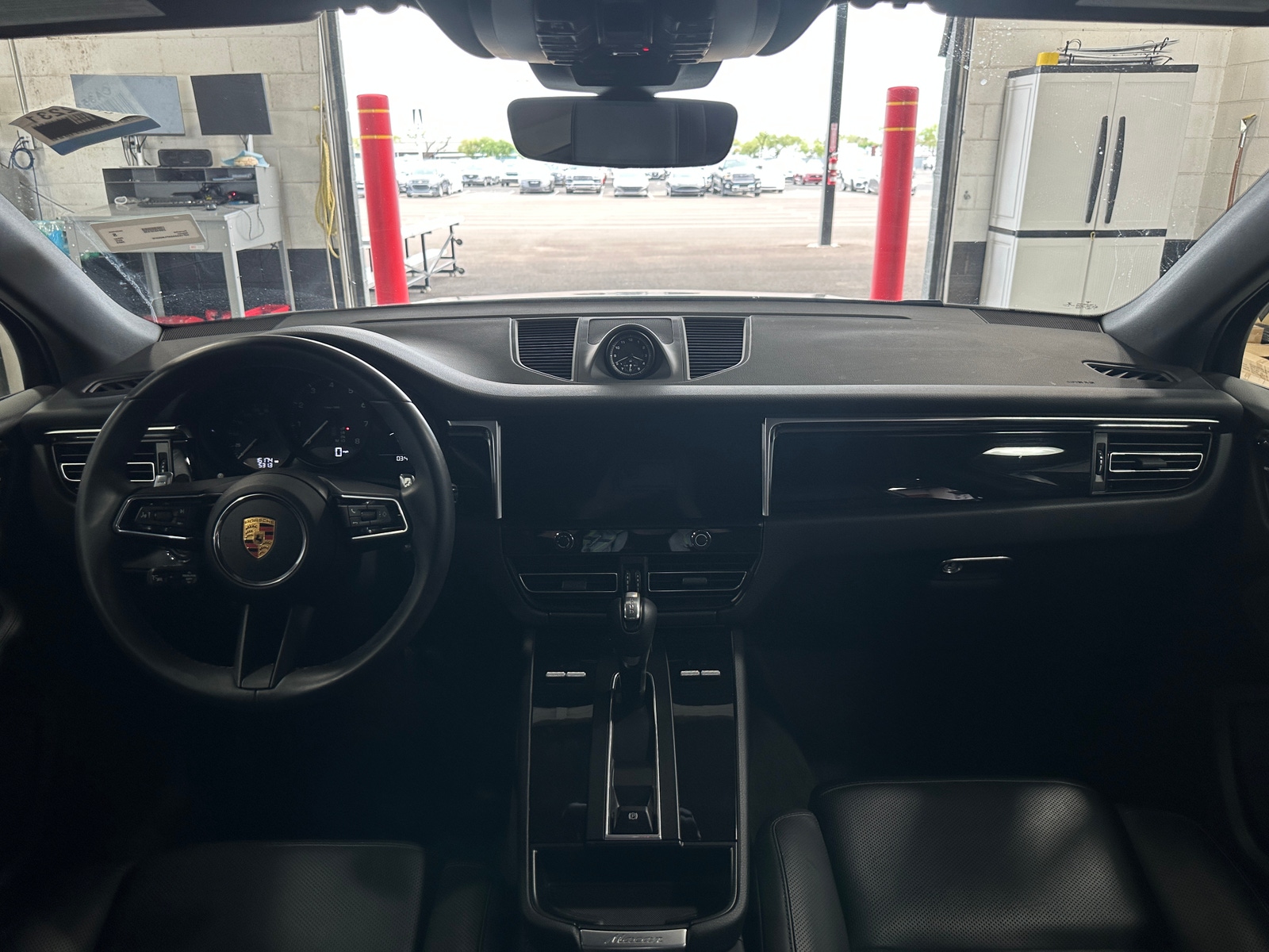 Thumbnail: 2023 Porsche Macan - 2