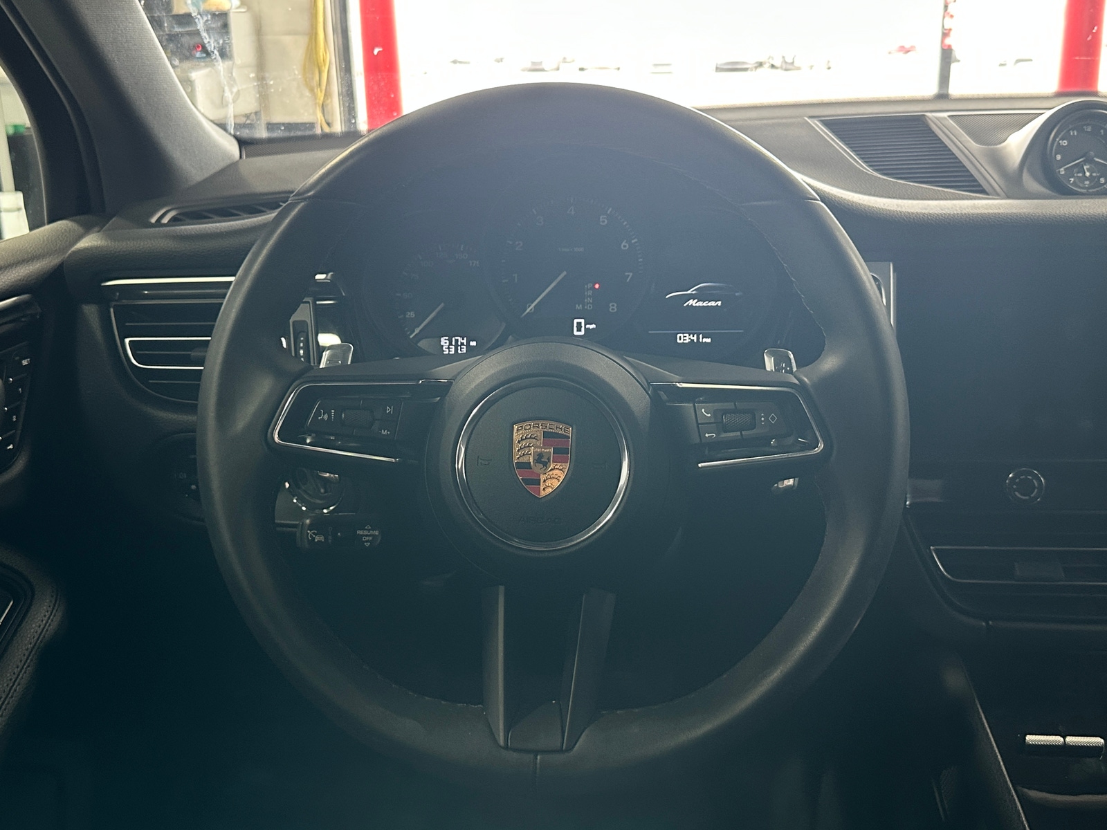 Thumbnail: 2023 Porsche Macan - 4