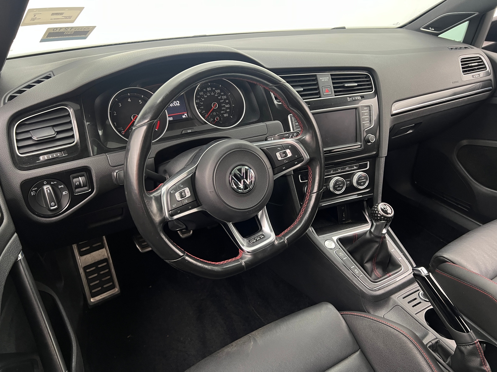 Thumbnail: 2017 Volkswagen Golf - 3