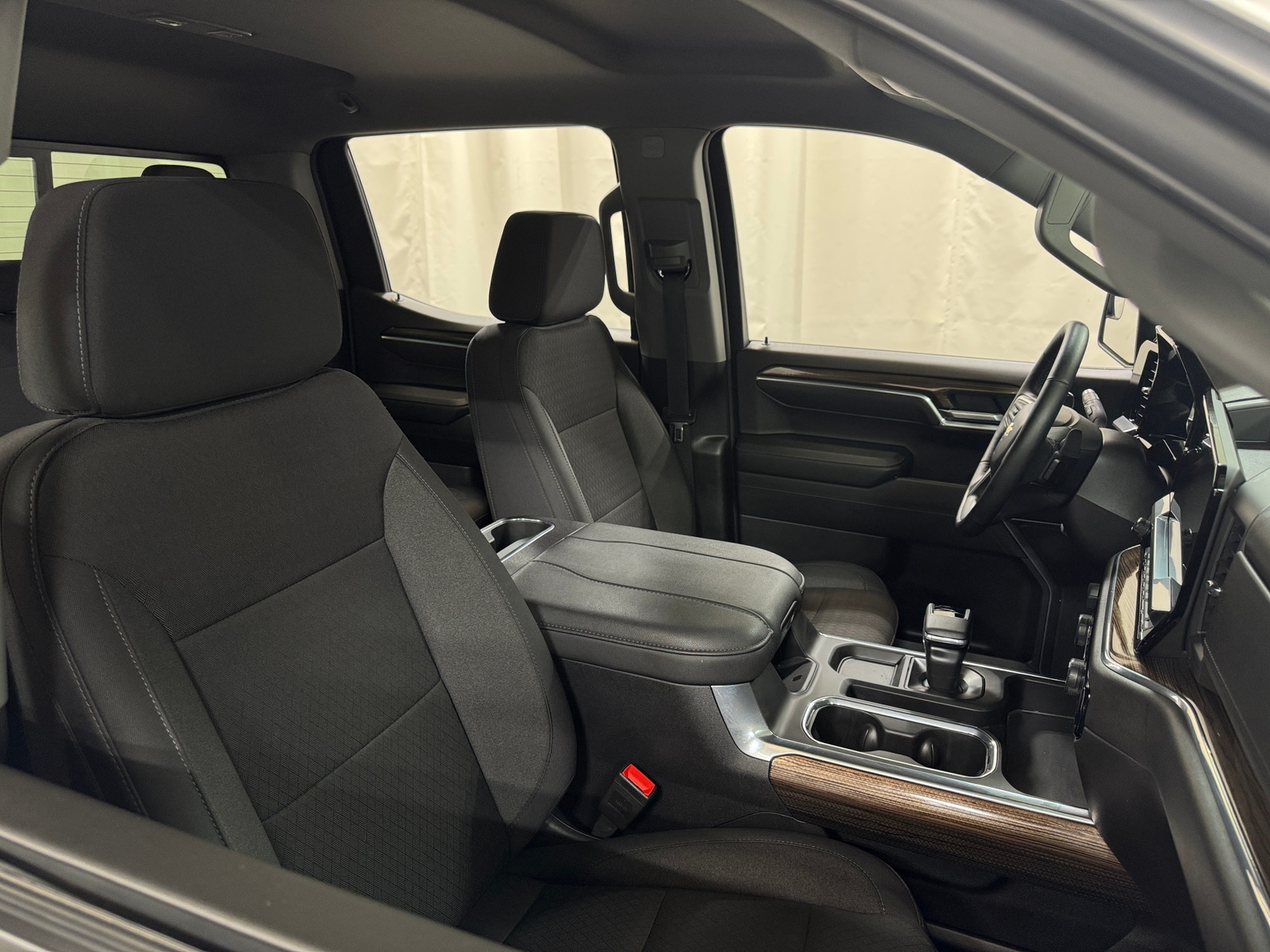 Thumbnail: 2025 Chevrolet Silverado 1500 - 2