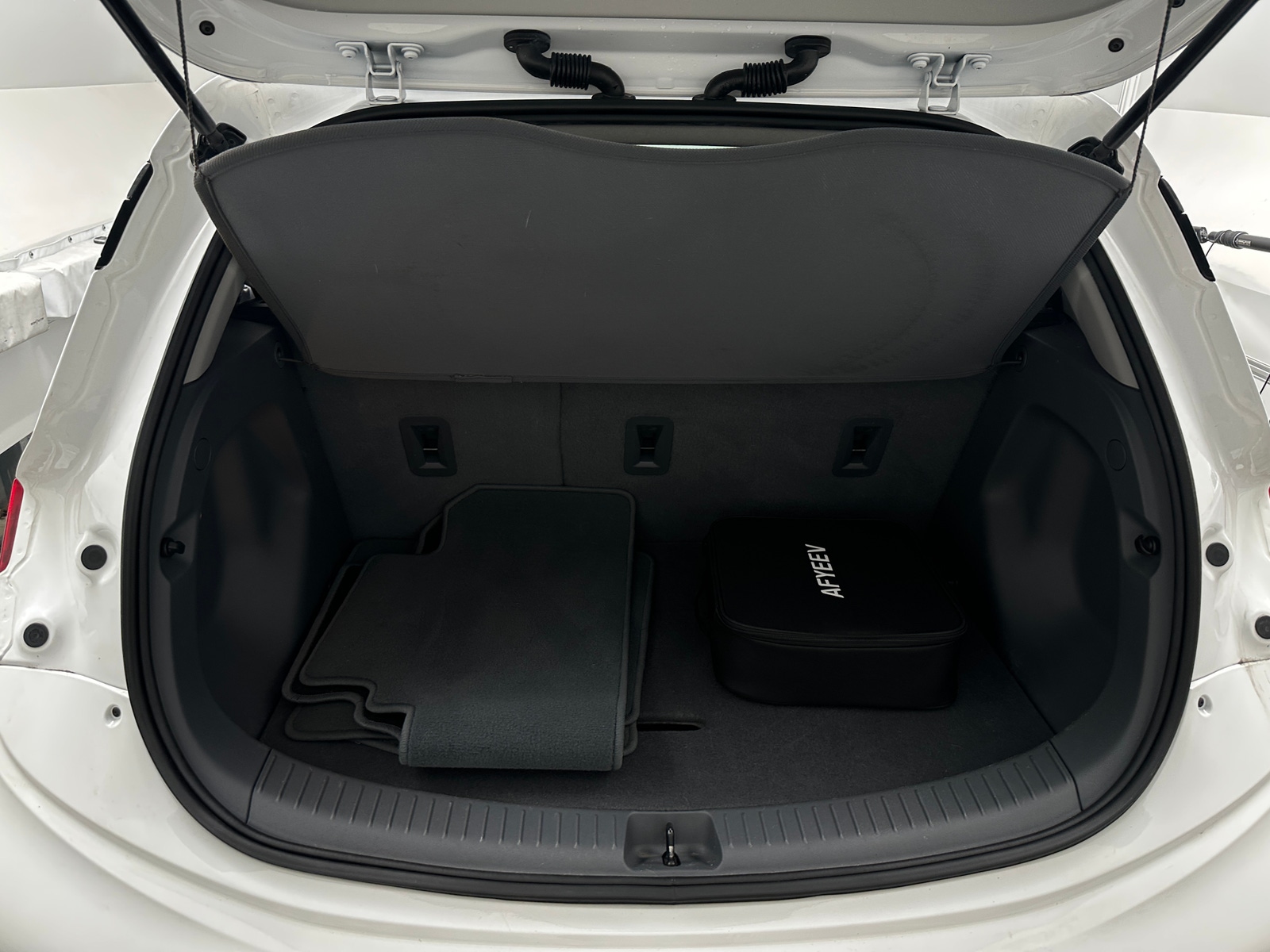 Thumbnail: 2021 Chevrolet Bolt EV - 6