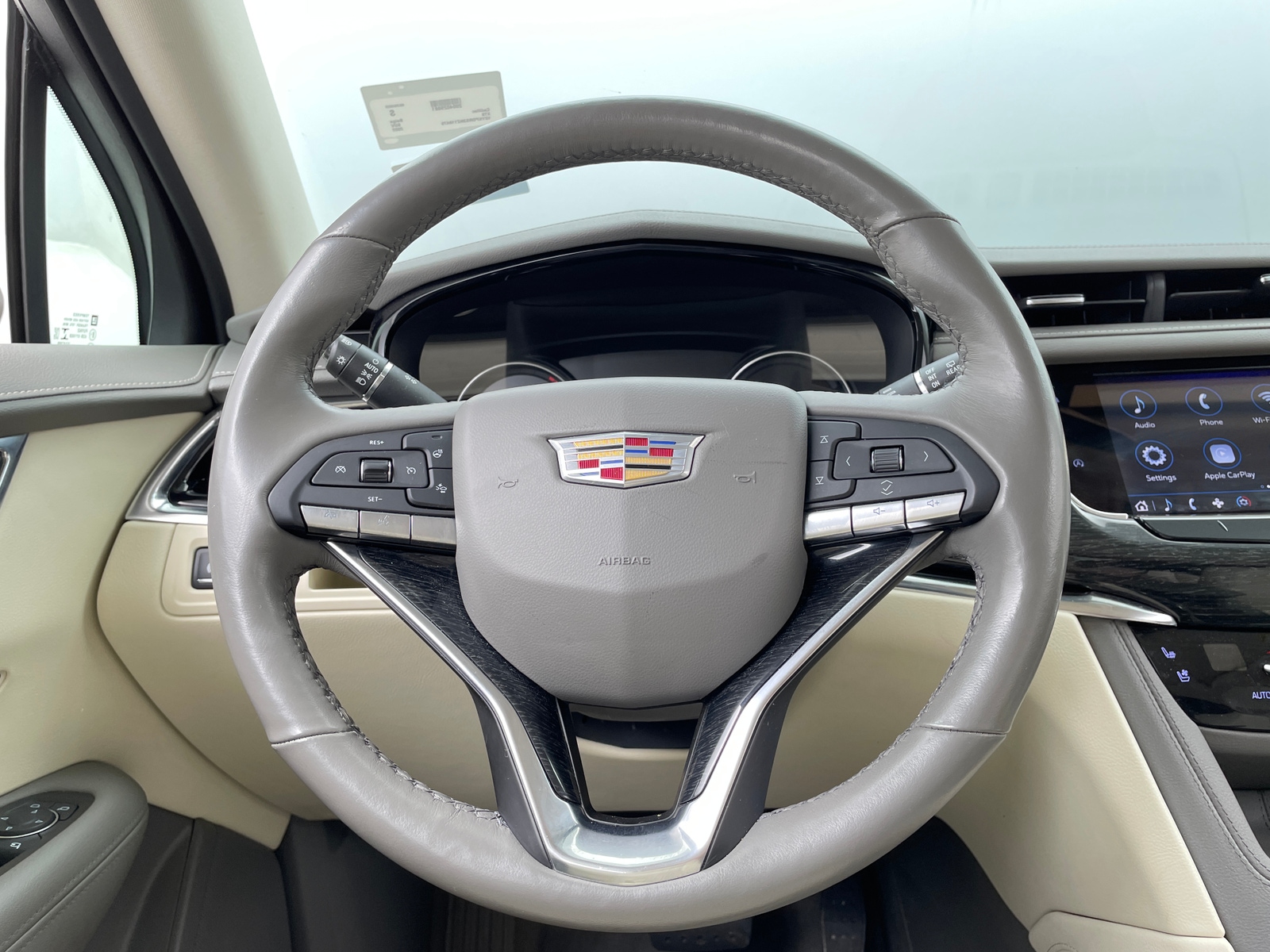 Thumbnail: 2022 Cadillac XT6 - 4