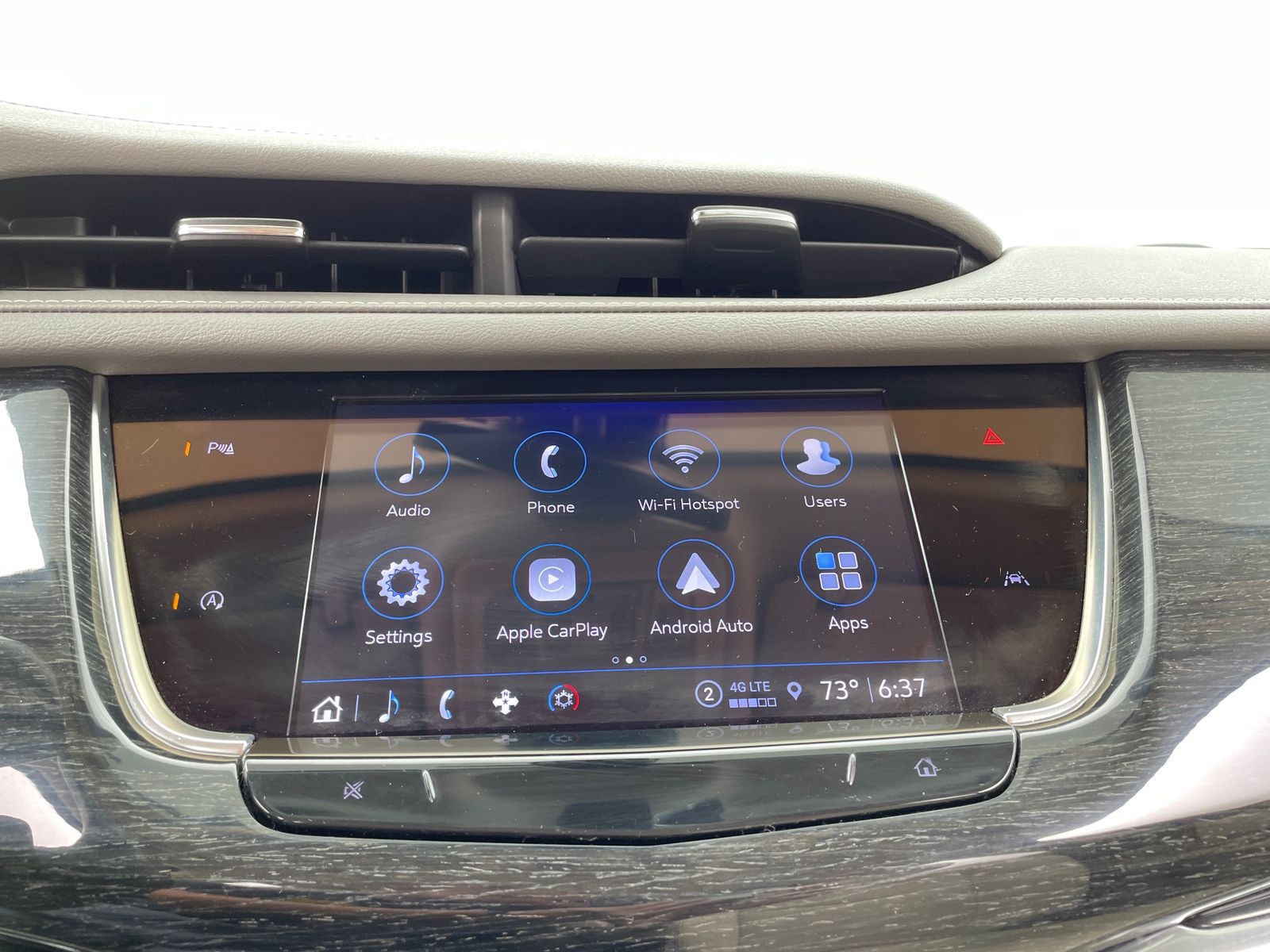 Thumbnail: 2022 Cadillac XT6 - 3