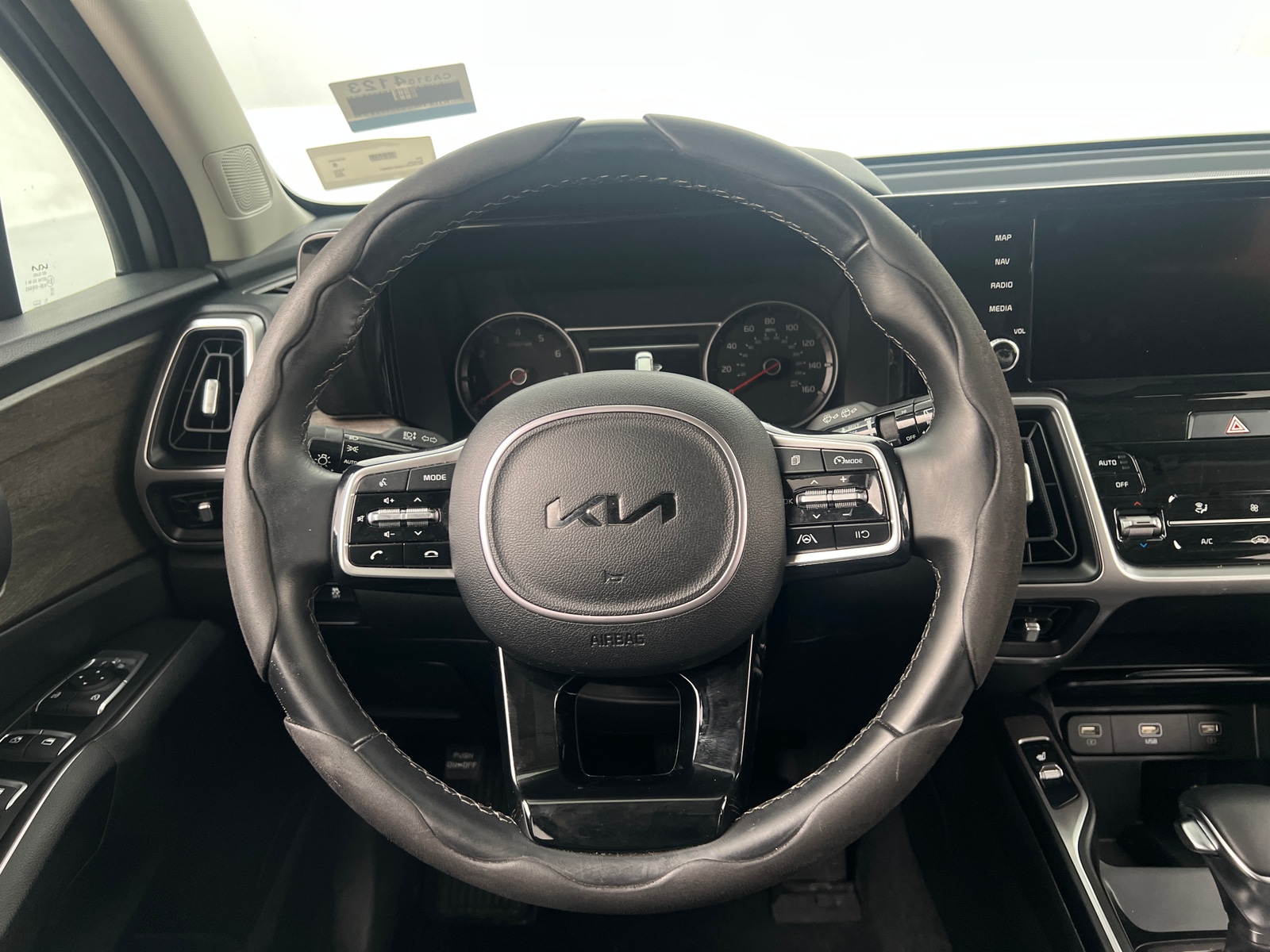 Thumbnail: 2022 Kia Sorento - 4