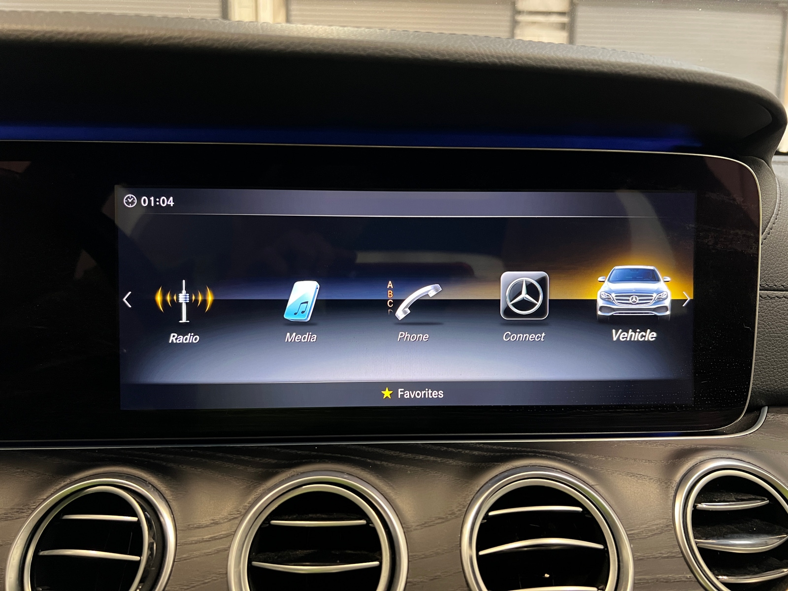 Thumbnail: 2018 Mercedes-Benz E-Class - 3