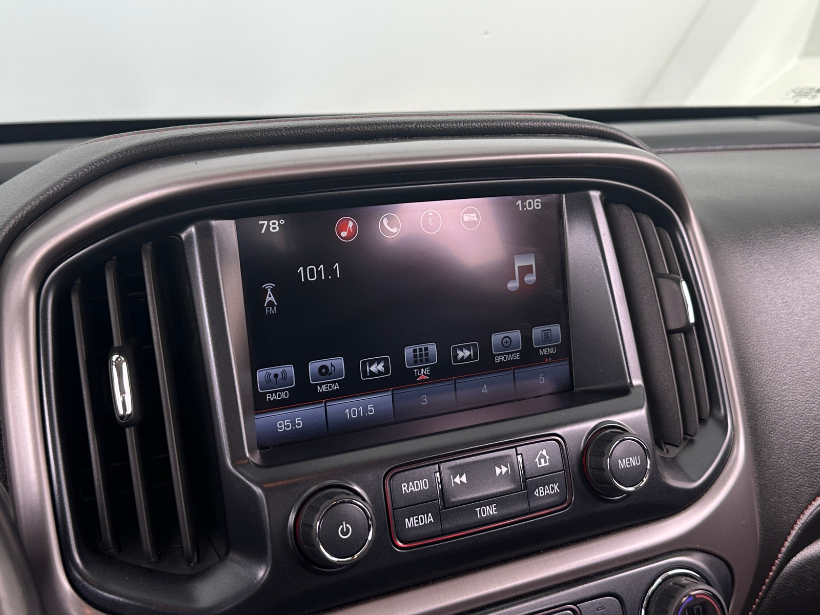Thumbnail: 2016 GMC Canyon - 4